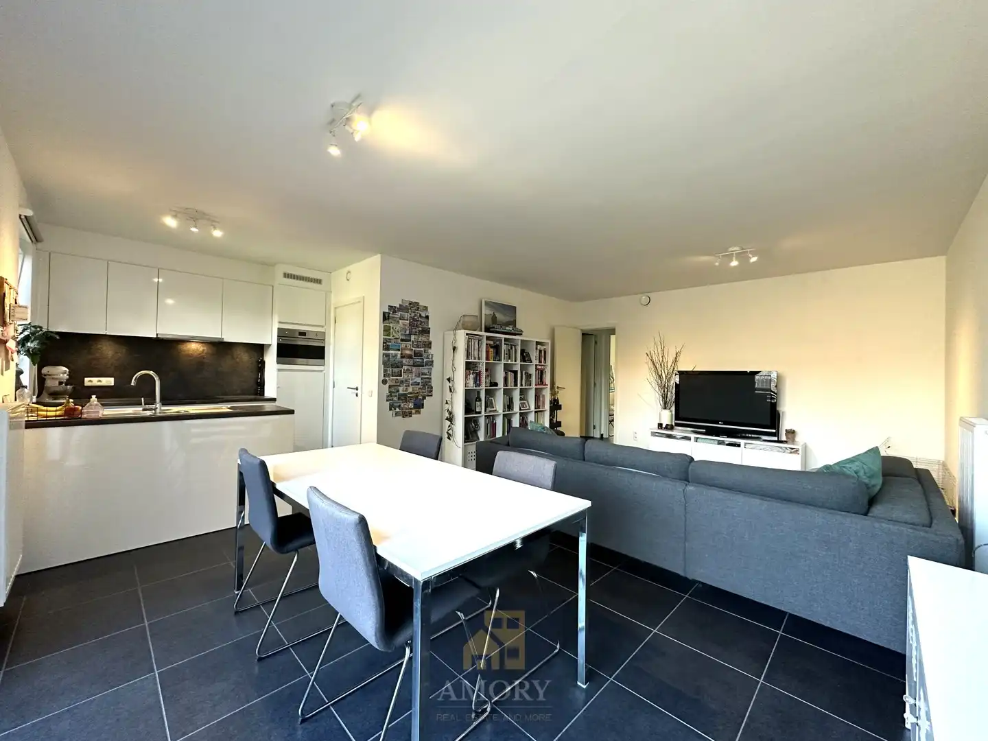 2 slaapkamer appartement met terras en autostaanplaats foto 2
