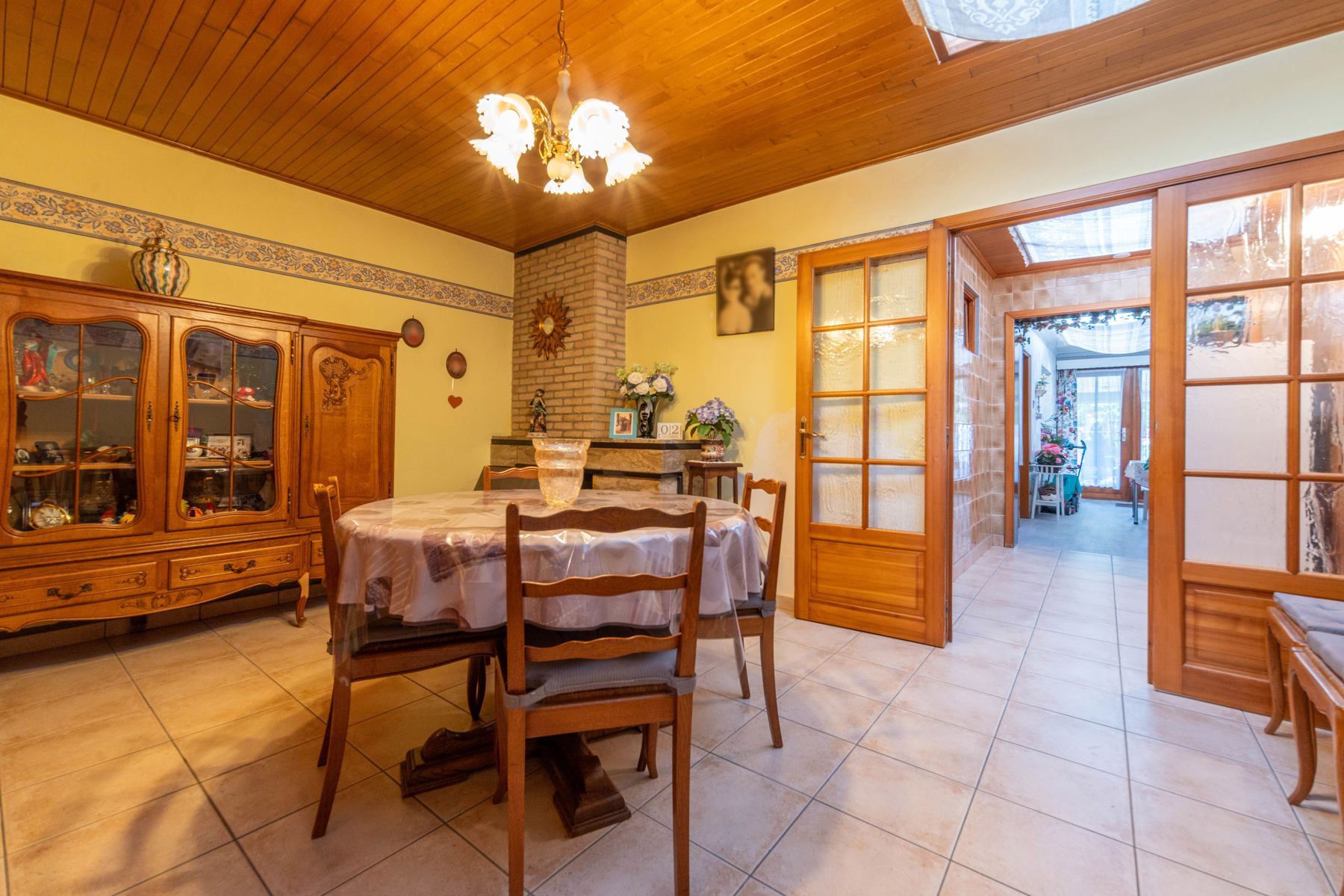 Ruime te renoveren woning met leuke tuin.  foto 5