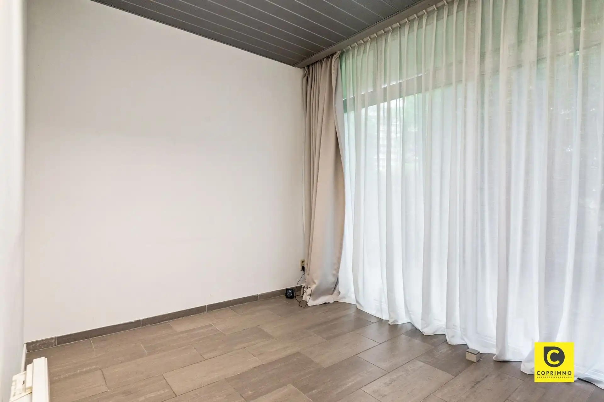 GLV kantoor-/praktijkruimte met 3 staanplaatsen! foto 8