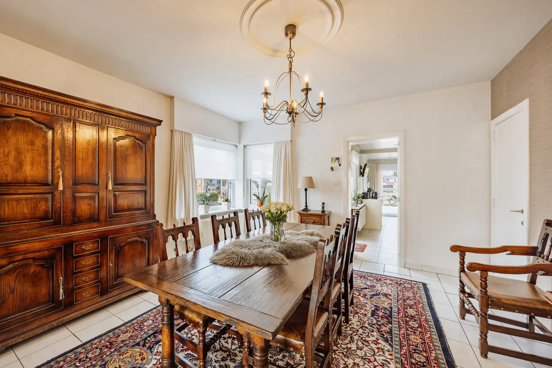 Open bebouwing met veelzijdig bijgebouw op een toplocatie foto 4