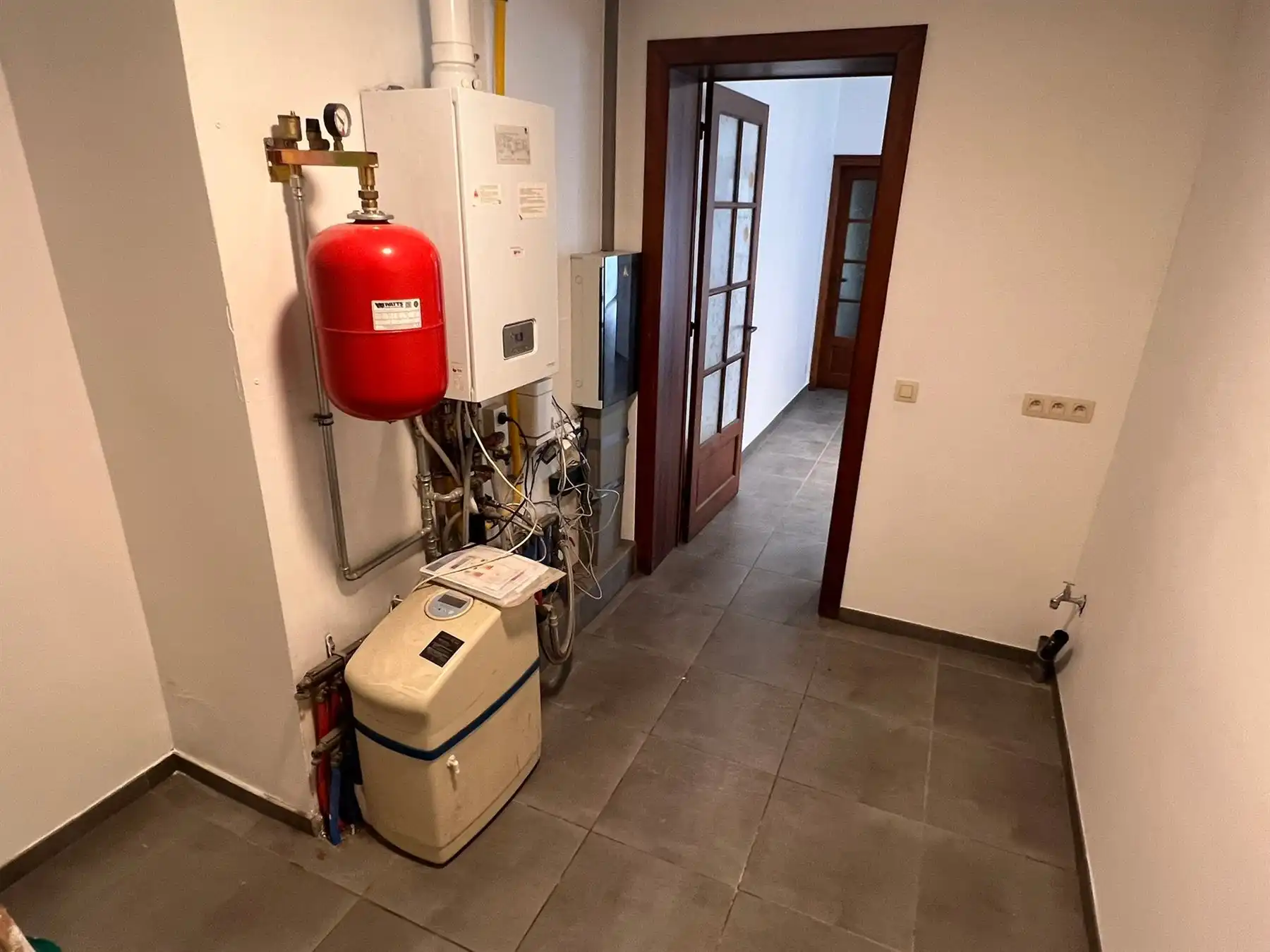 Aangename woning met 5 slaapkamers en garage foto 14