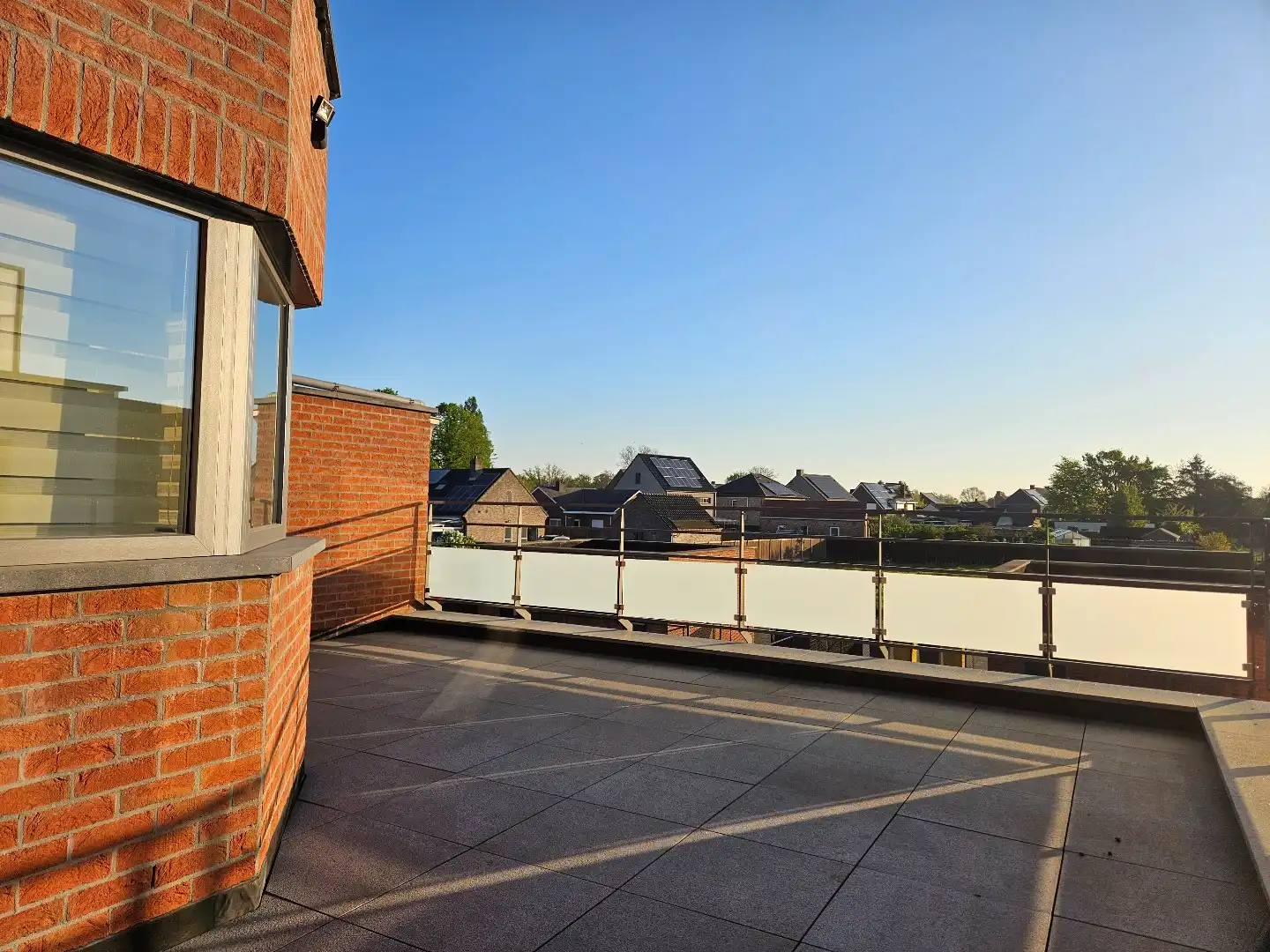 Duplexappartement met 2 slaapkamers en ruim terras in Geel-Punt! foto 11
