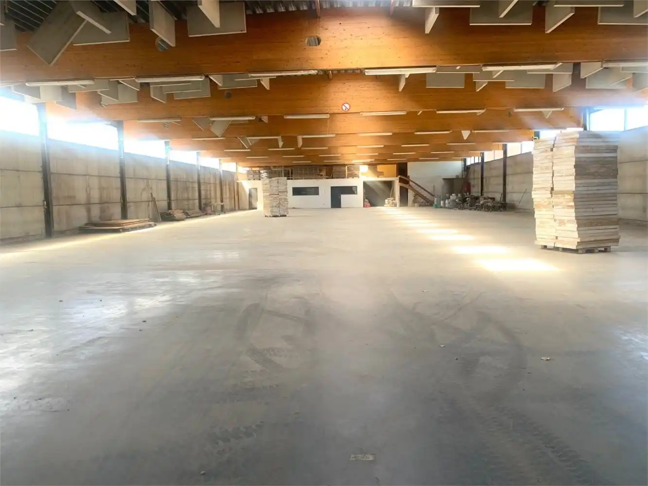 UNIEK BEDRIJFSGEBOUW MET OPTIONELE SHOWROOM INDUSTRIEZONE NOORD II foto 13