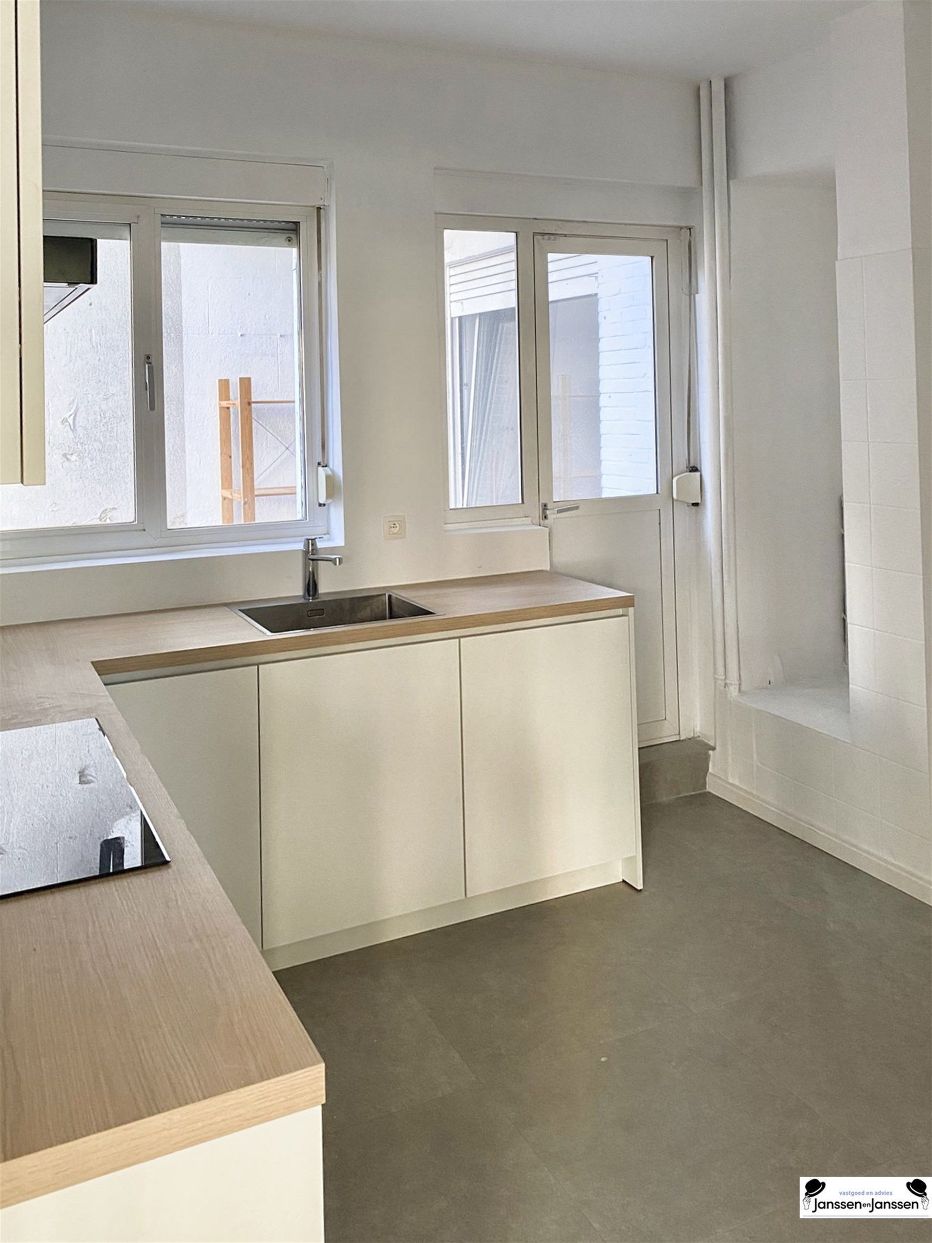 Hoekappartement met veel lichtinval op toplocatie in Antwerpen! foto 4