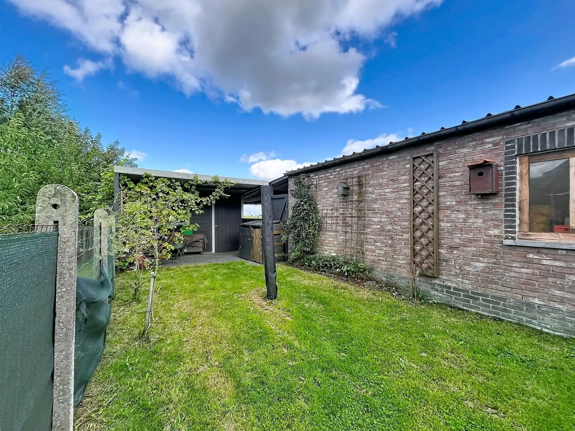 Instapklare gezinswoning met 3 slaapkamers en garage! foto 16