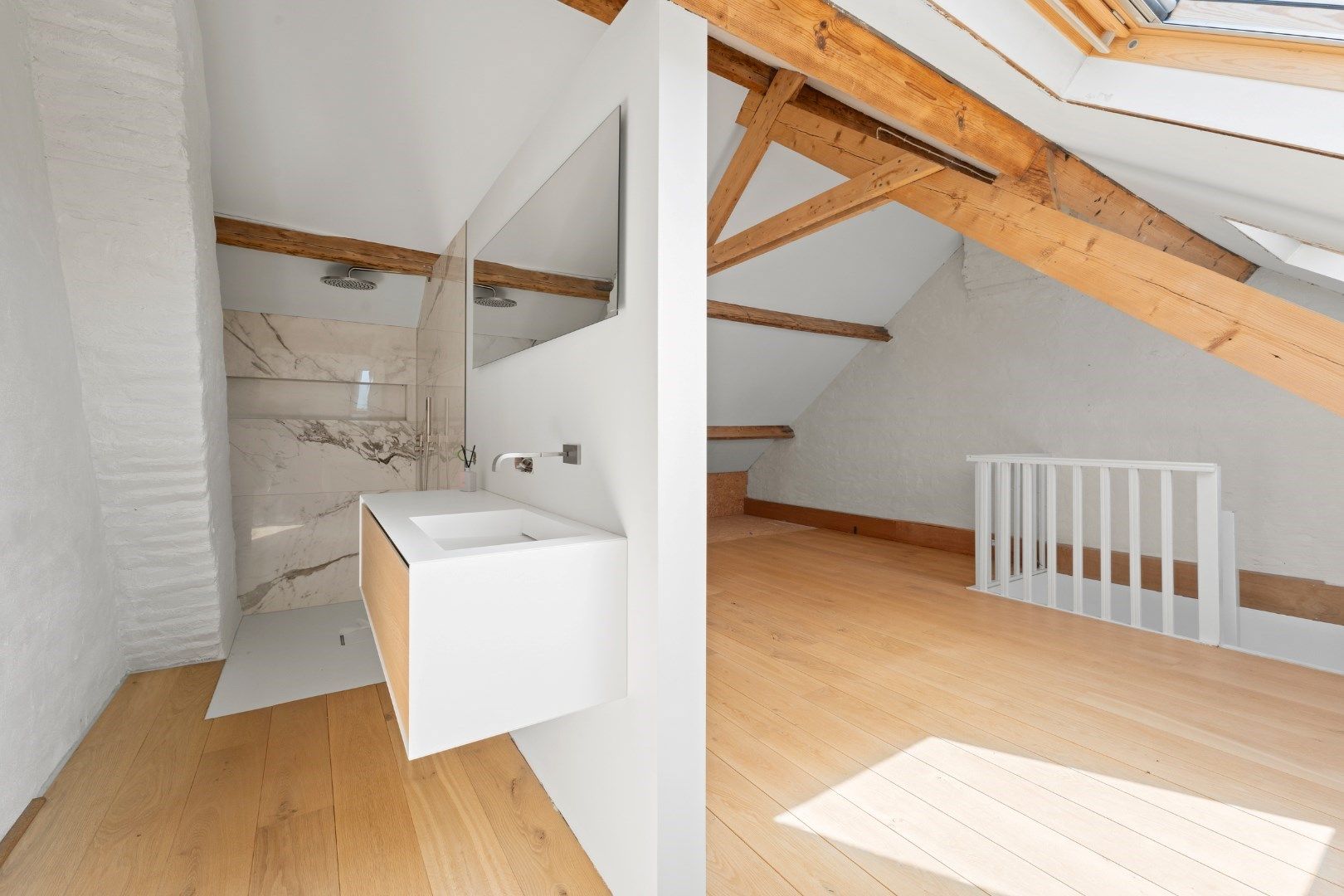 Leuke halfopen woning met grote tuin foto 12