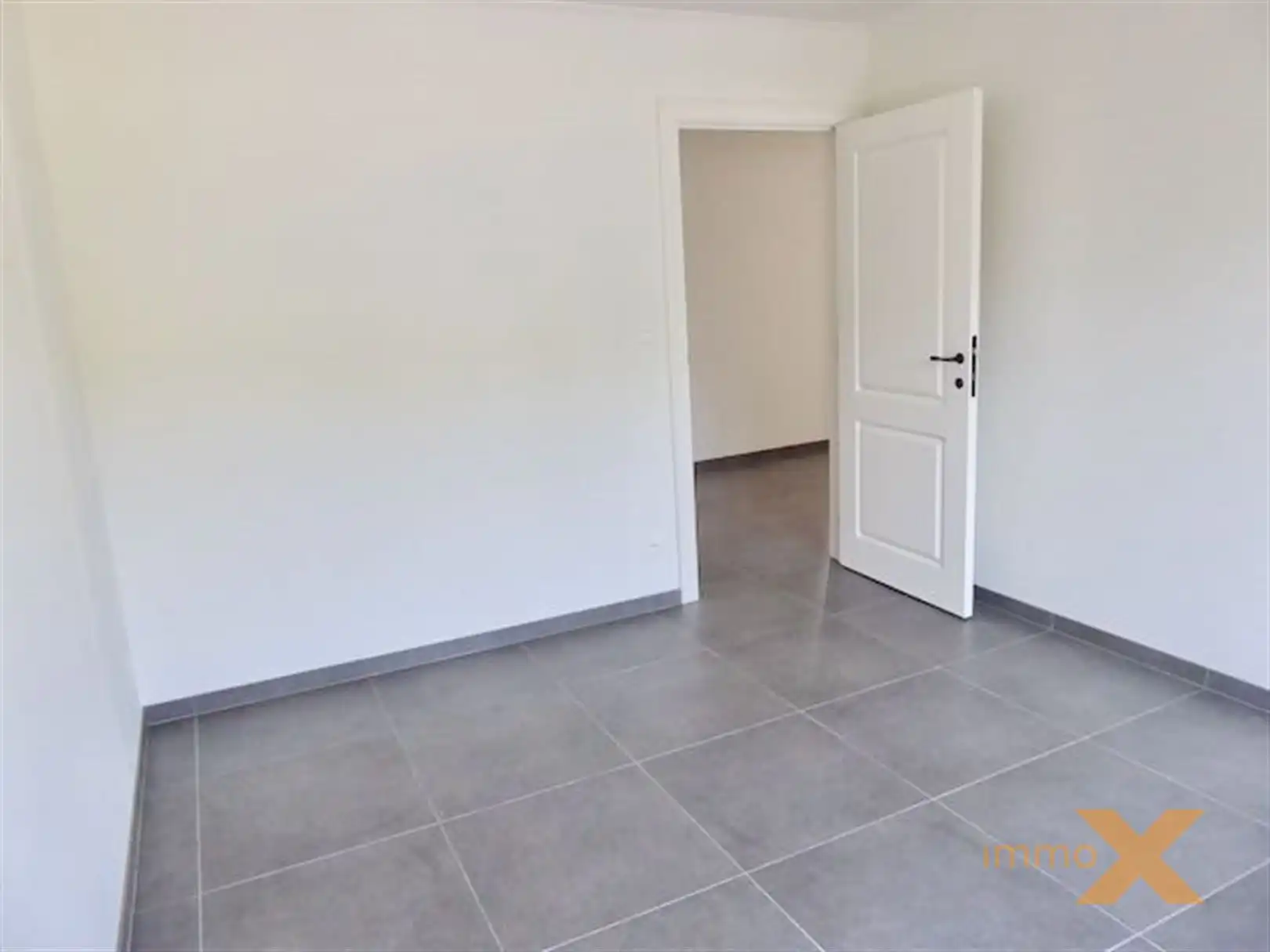 Heel ruim gerenoveerd appartement met leuk terras foto 16