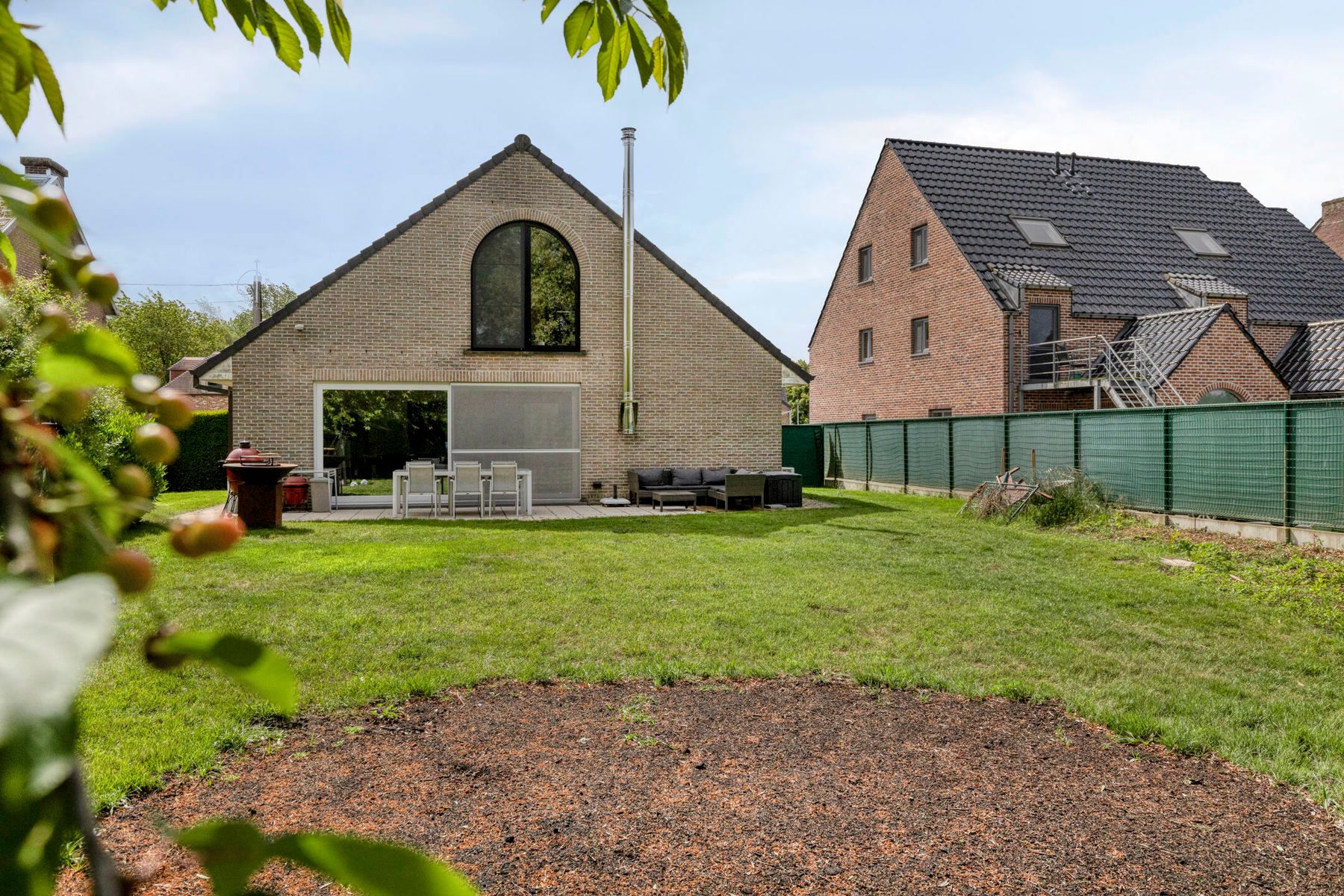 Open bebouwing met 3 slpkmrs, zonnepanelen en praktijkruimte foto 27