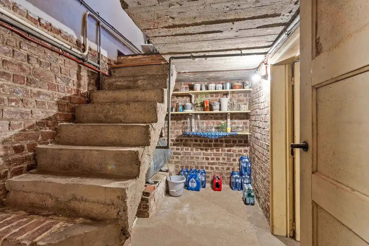 Woning met 5 slaapkamers en grote tuin. foto 31