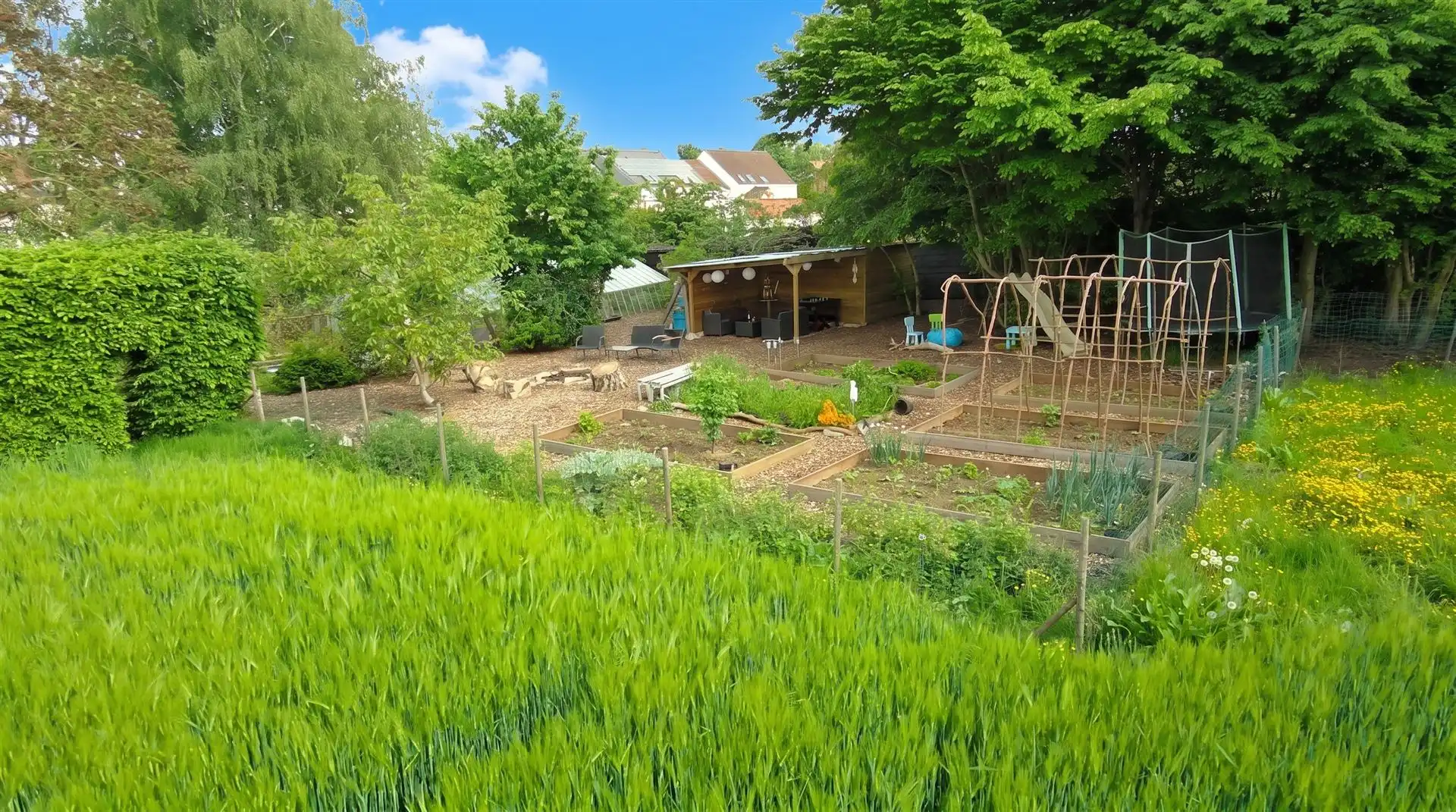 Volledig gerenoveerde woning met geweldige tuin op 28a 34ca foto 19