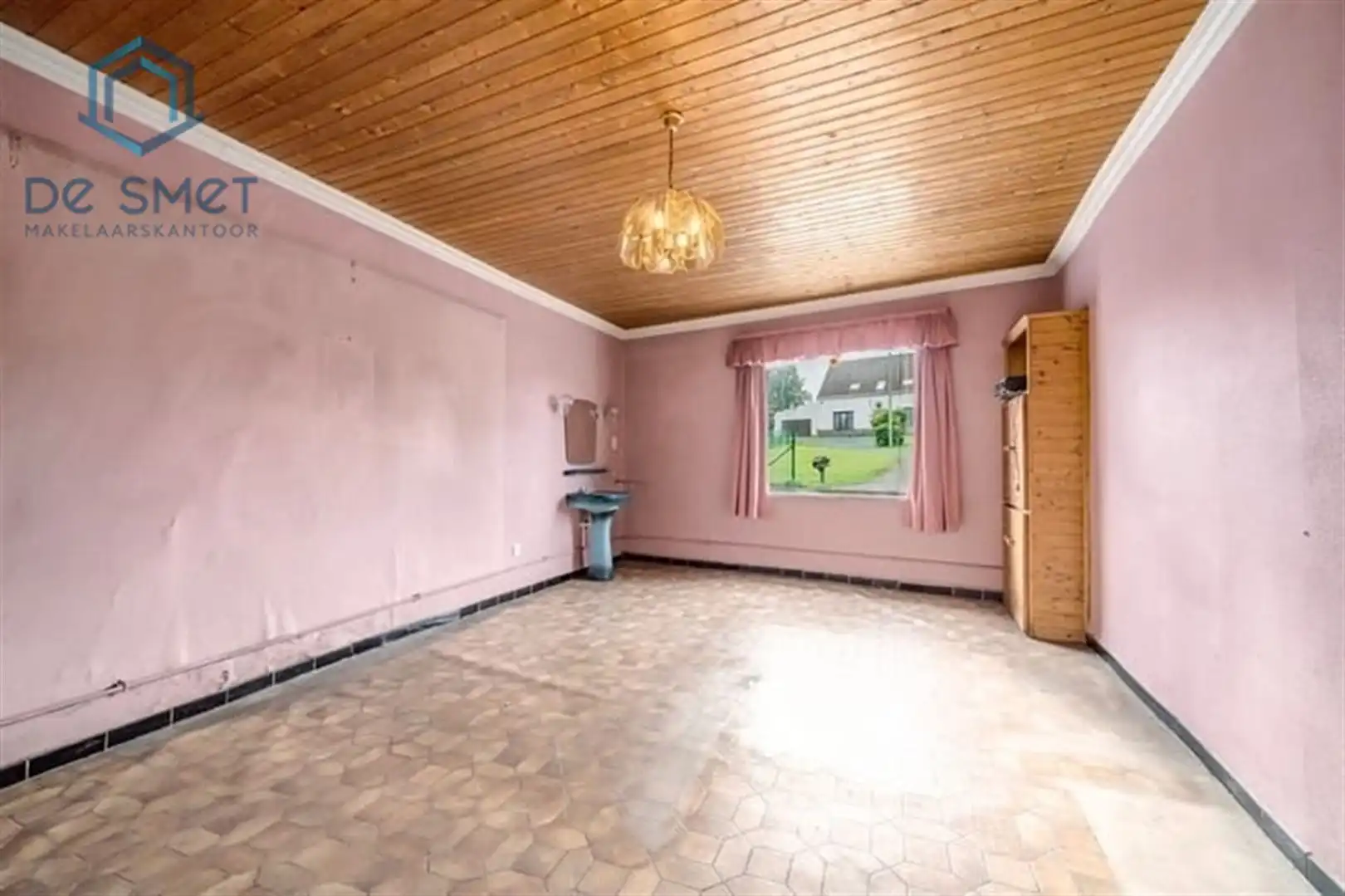 Te renoveren woning met 5 slaapkamers, garage en ruime tuin in het landelijke Viane foto 5