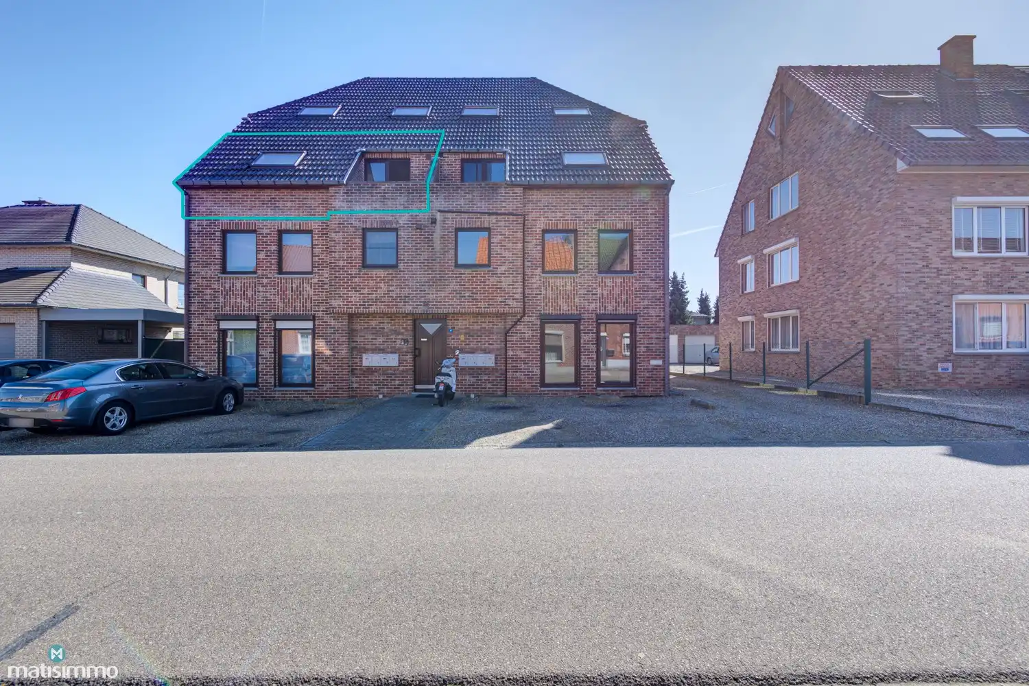 INSTAPKLAAR APPARTEMENT MET TWEE SLAAPKAMERS EN GARAGE NABIJ HET CENTRUM VAN LANAKEN foto {{pictureIndex}}