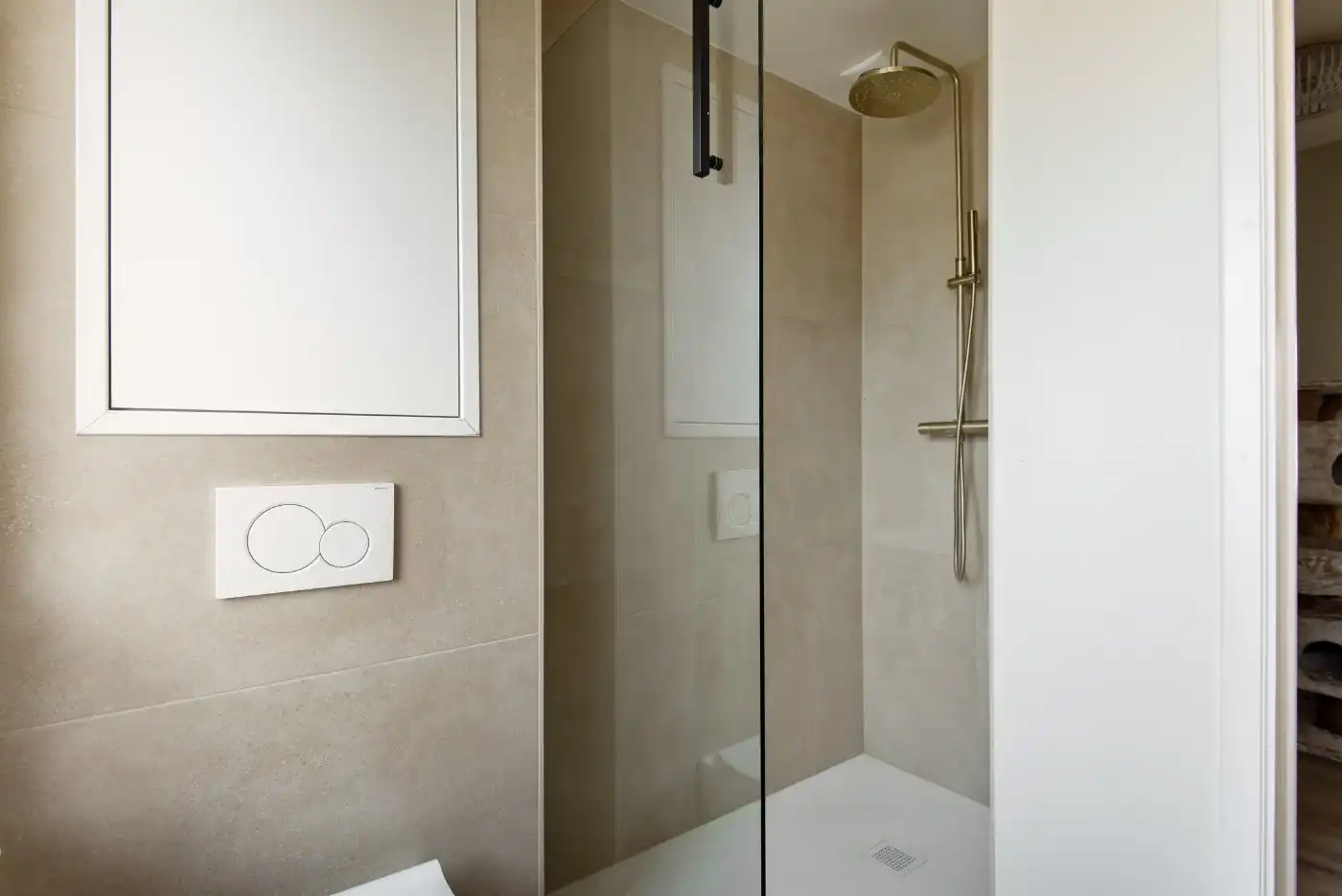 Centraal gelegen, gerenoveerde woning met 3 slpk. en west-tuin foto 20