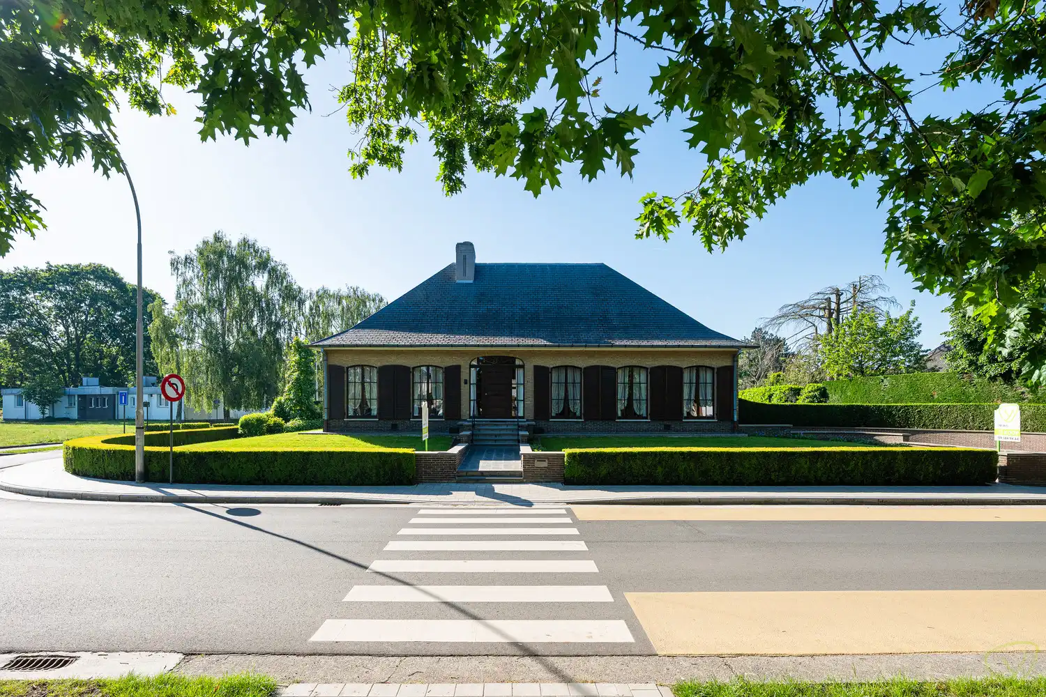 Hoofdfoto van de publicatie: Prachtige en residentieel gelegen villa te Eeklo.