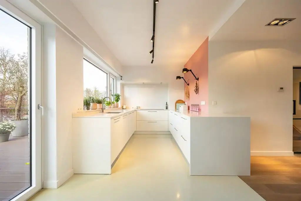 Luxe bel-etage in topbuurt op Linkeroever met heerlijke tuin foto 3