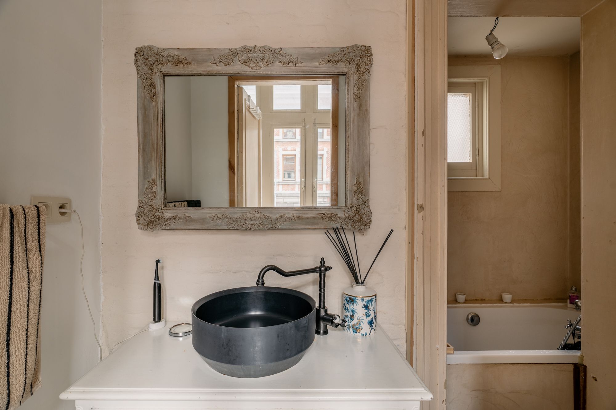 Eclectisch appartement in opvallend hoekgebouw ‘Den Wolf’ op Zurenborg foto 13