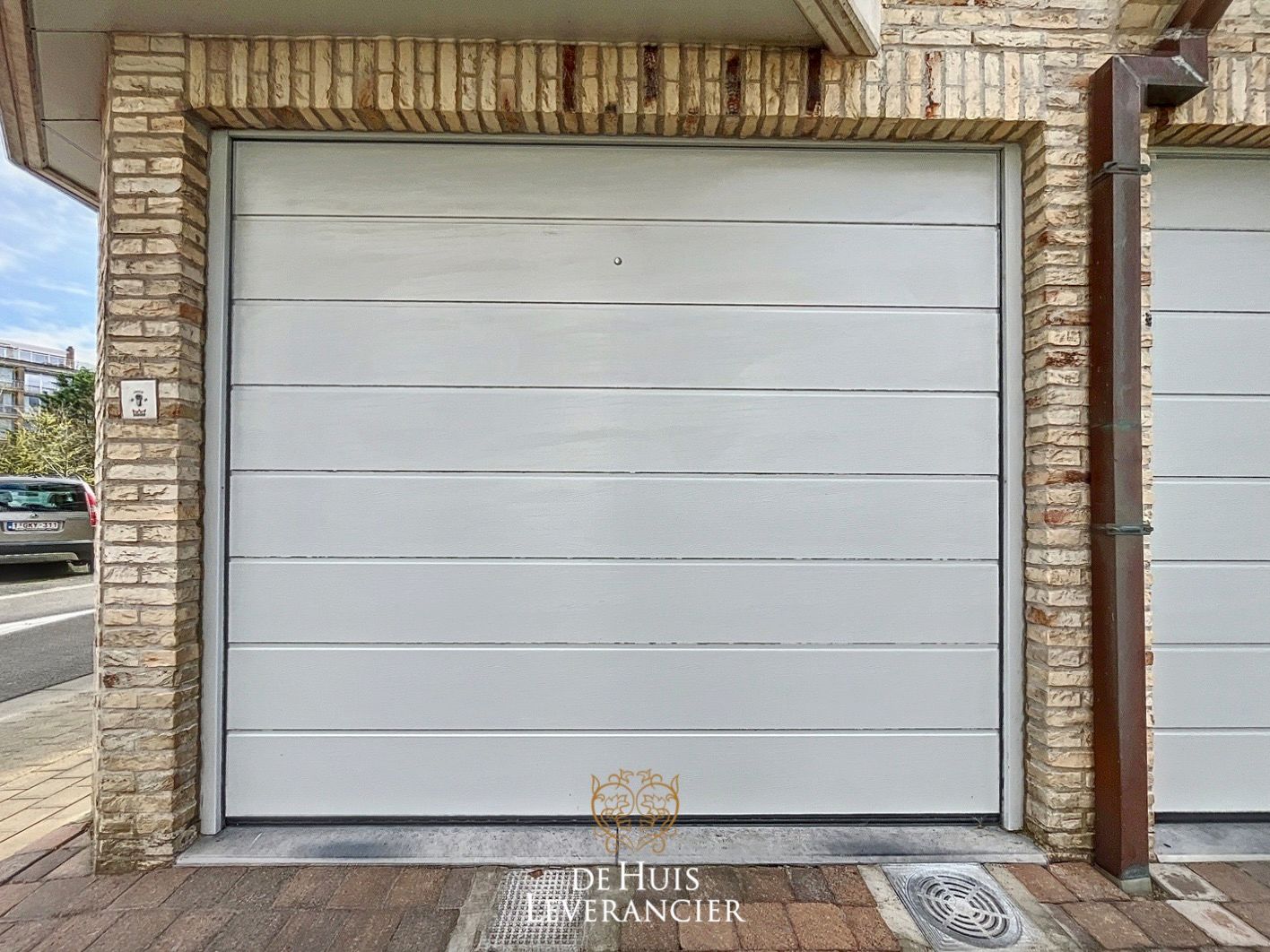 Grote garage met staanplaats te koop in Koksijde foto 5