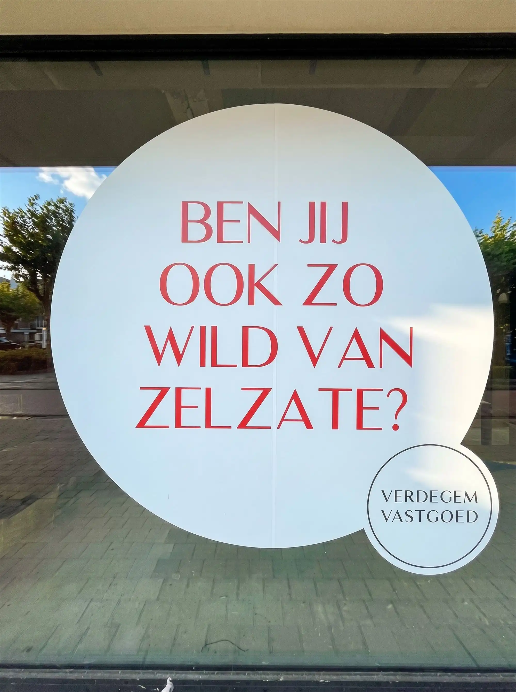 Ultra zichtbaar handelsgelijkvloers van 215m² en 10,5m vitrine op de markt foto 4