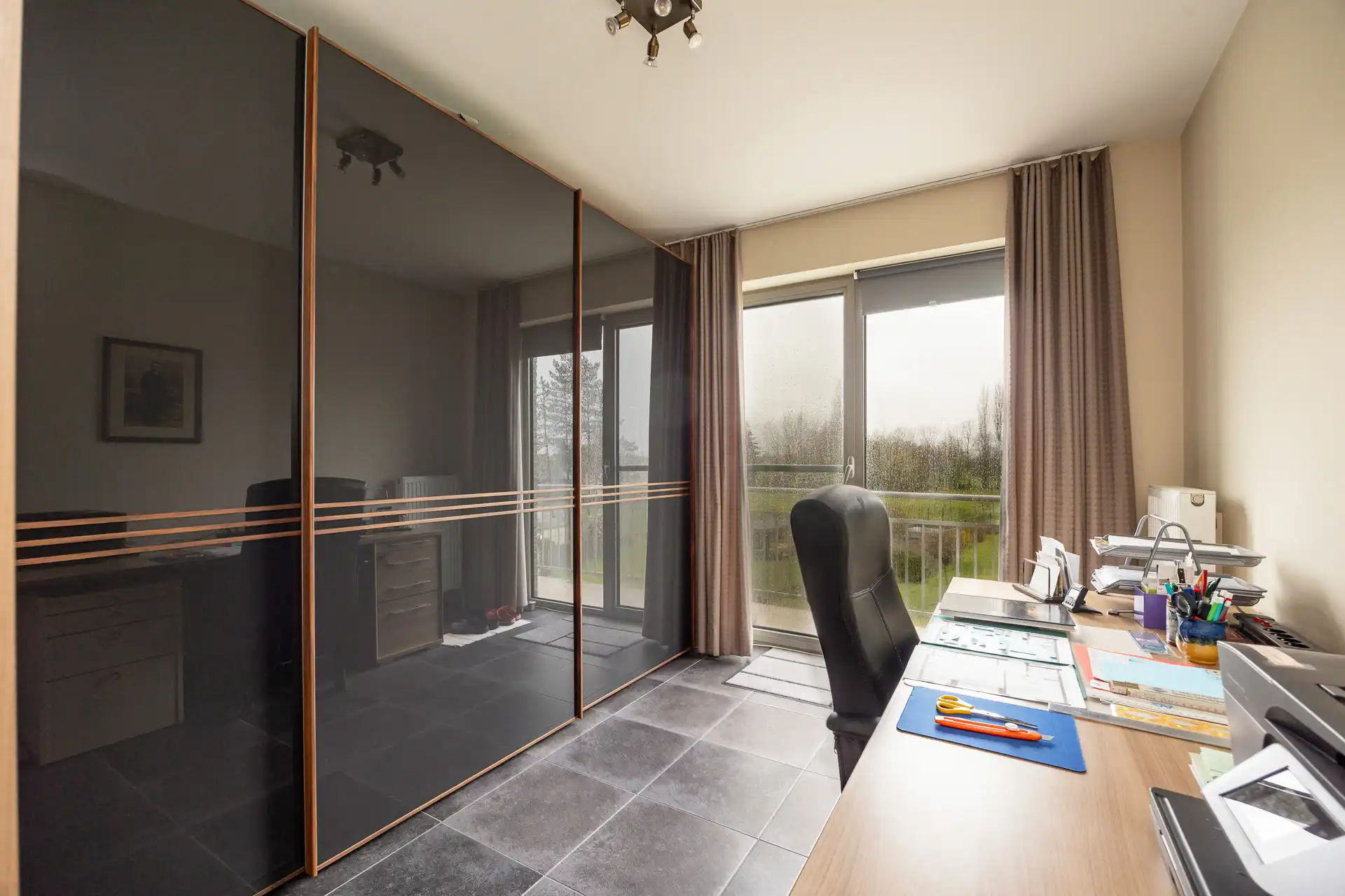 Ruim recent app. (2013 ) met 2 slpk's en garagebox foto 12