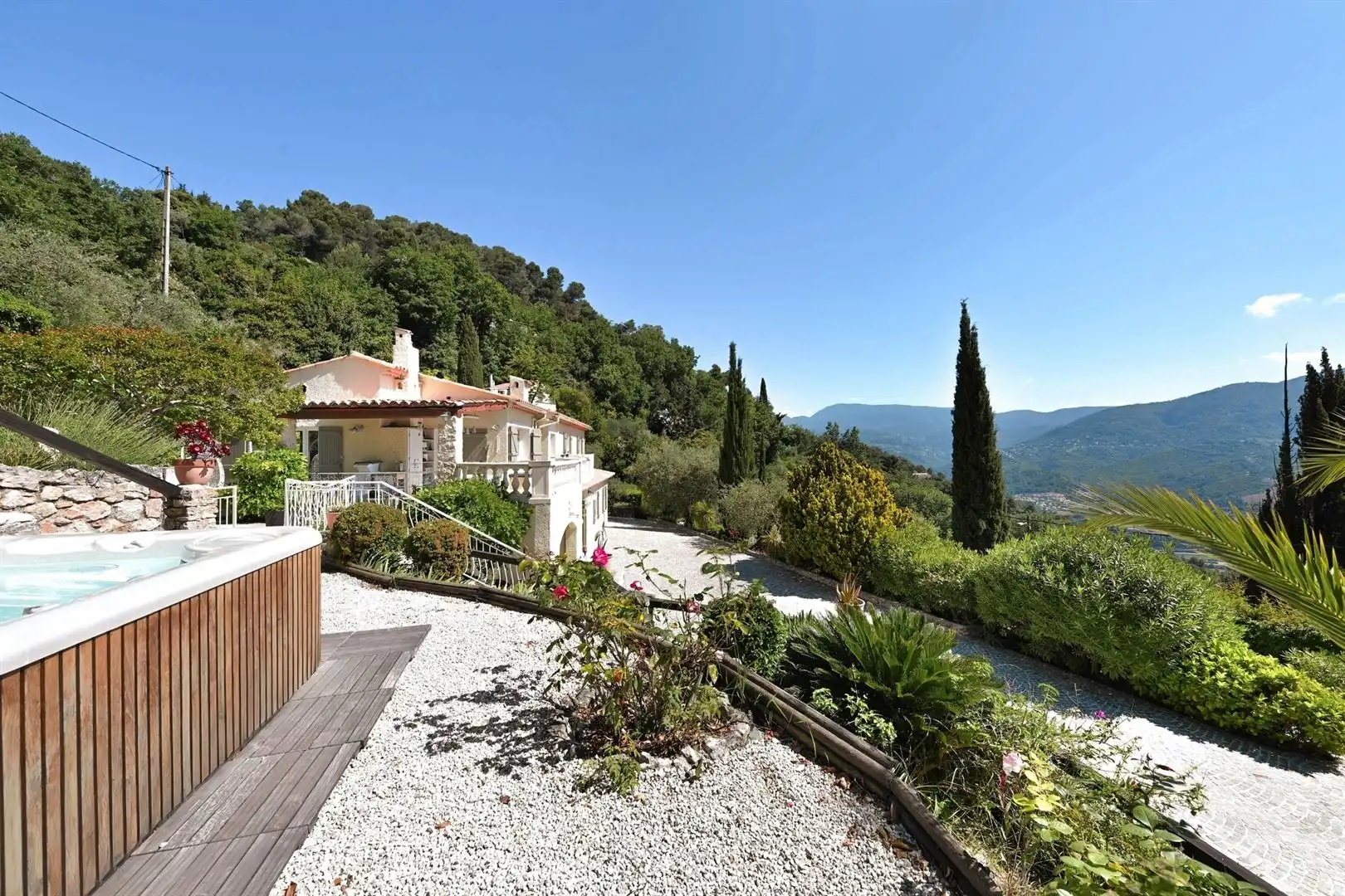Volledig gerenoveerde villa met wellness en panoramisch uitzicht nabij Nice foto 38