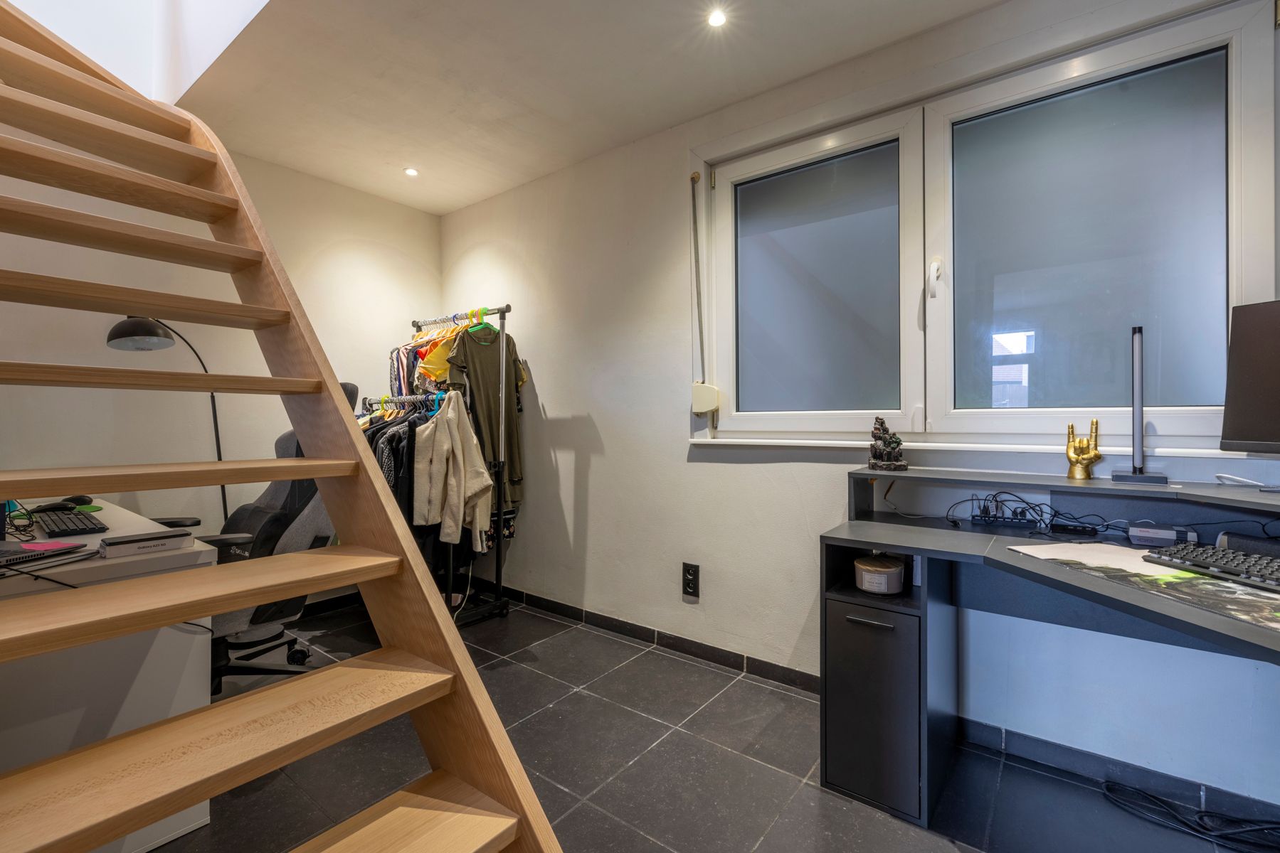Woning met 2 slaapkamers, bureau en garage te koop! foto 13
