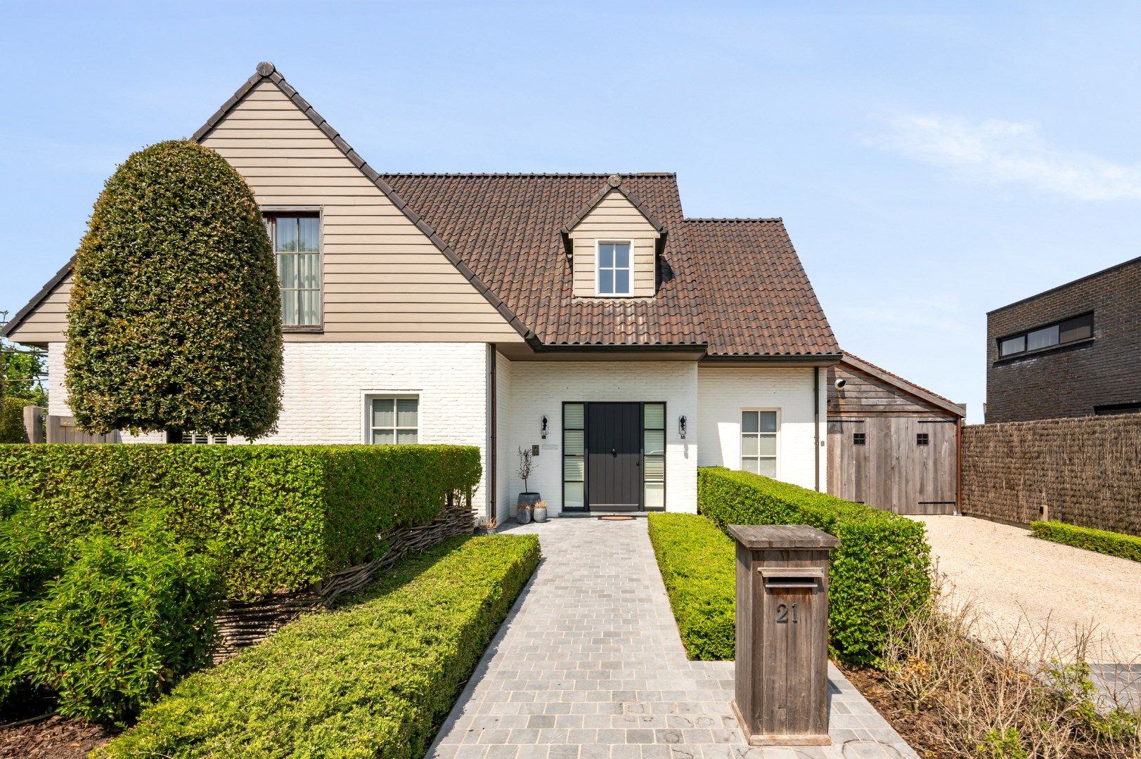 Luxueuze villa met zwembad, poolhouse en vier slaapkamers  foto 4