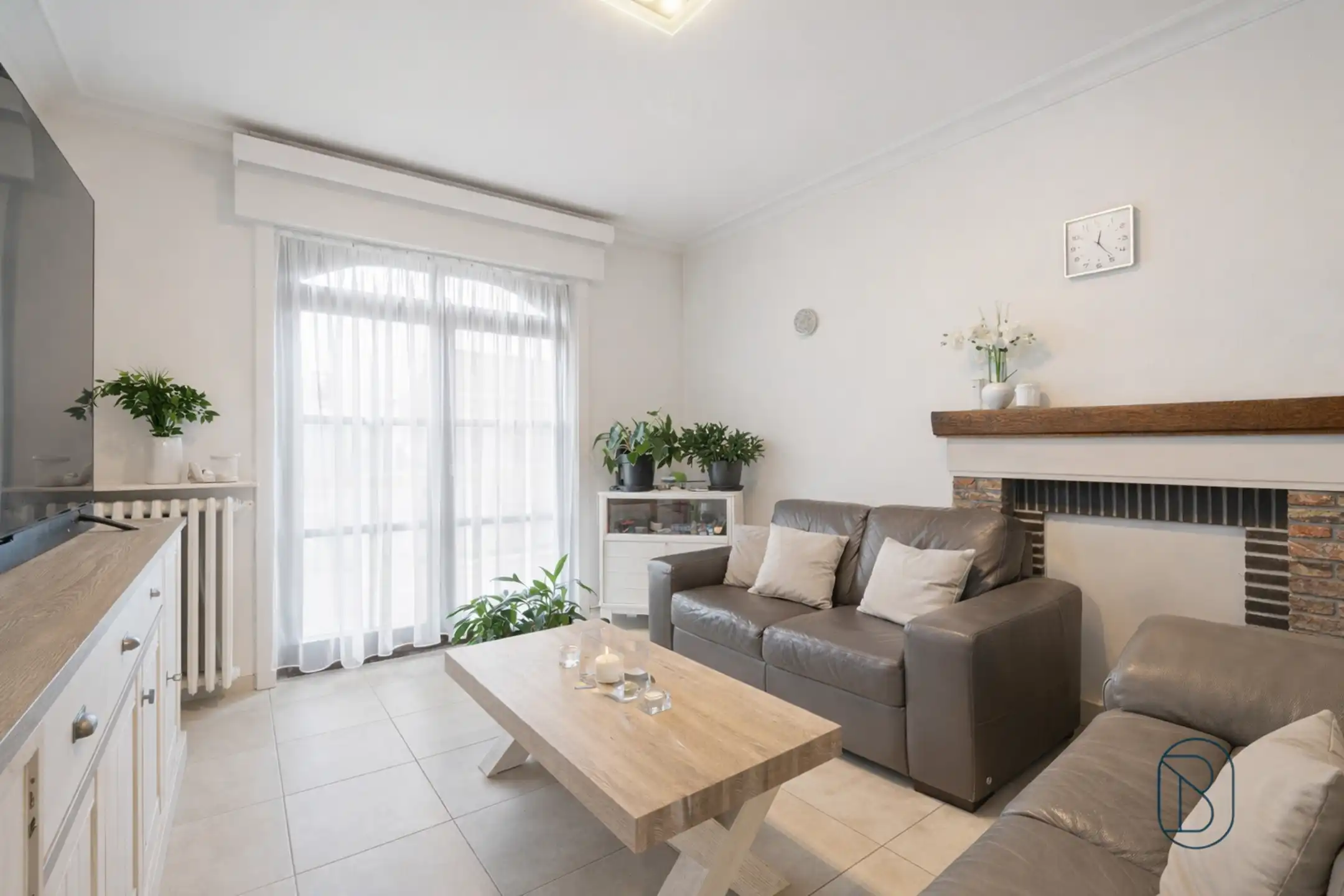 Gelijkvloers appartement met tuin, staanplaats en garage foto {{pictureIndex}}