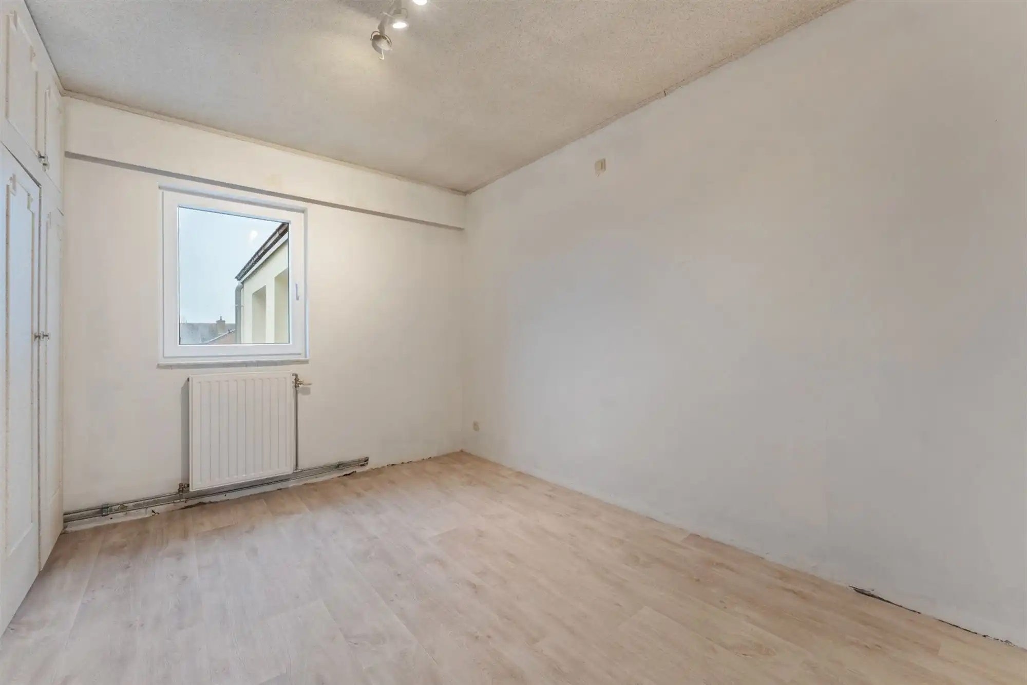 VERNIEUWD APPARTEMENT MET 2 SLAAPKAMERS PAL IN HET CENTRUM VAN BERINGEN foto 15