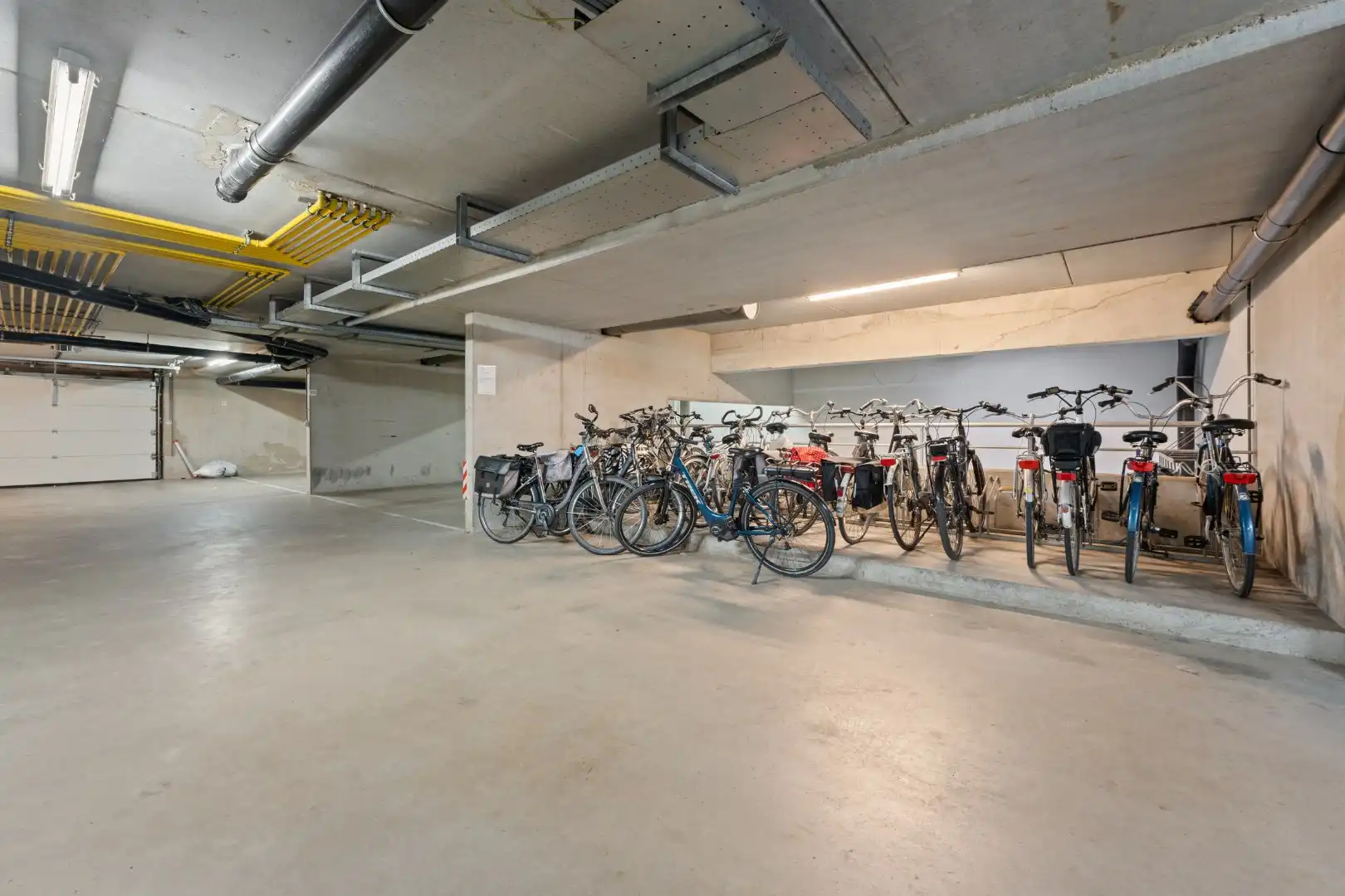 Leuk appartement in een rustige zijstraat van de Zeedijk foto 11