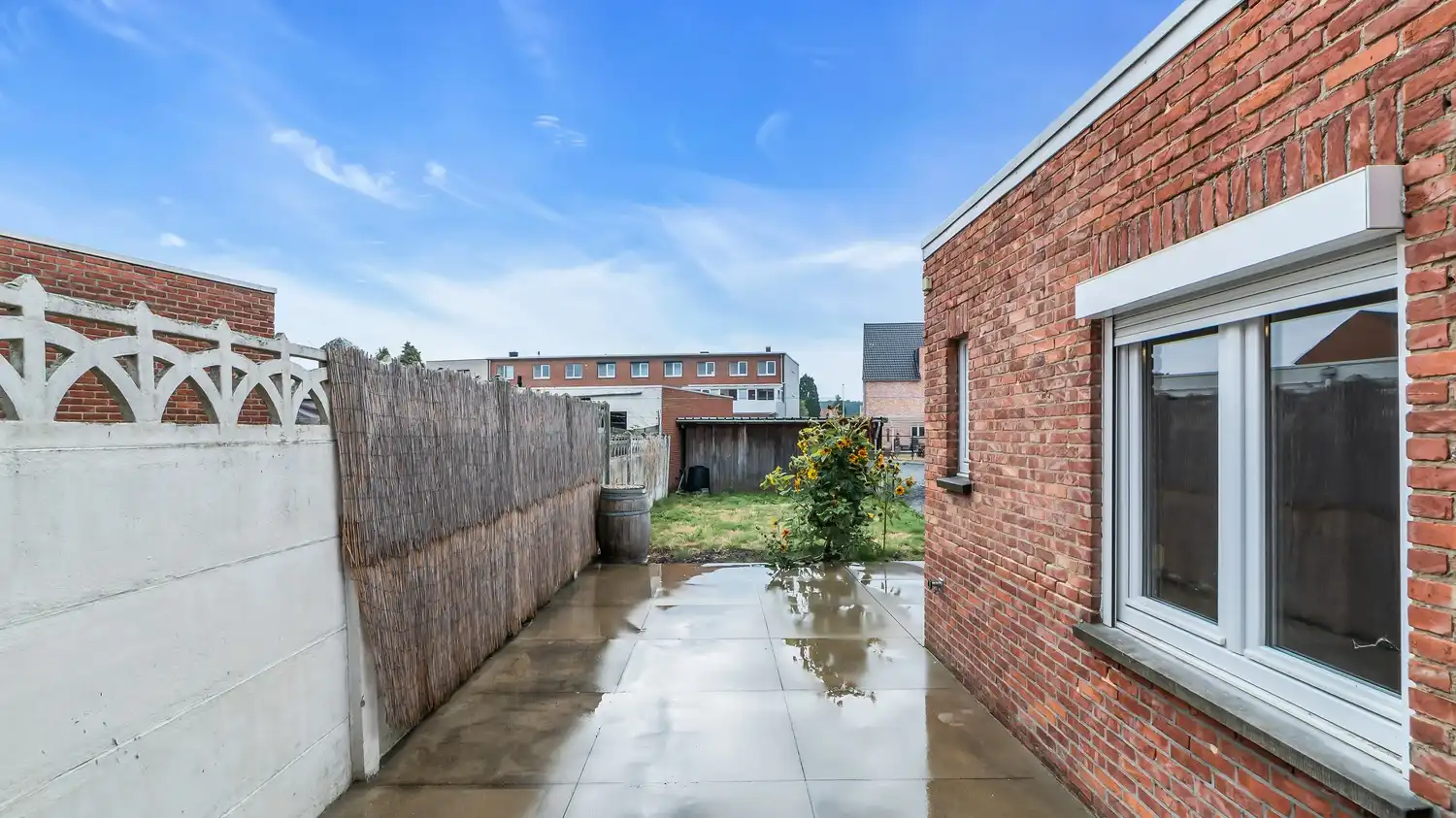 Totaal gerenoveerde en energiezuinige gezinswoning met 3 slaapkamers, carport voor 2 wagens en zonnige tuin in Paal foto 14