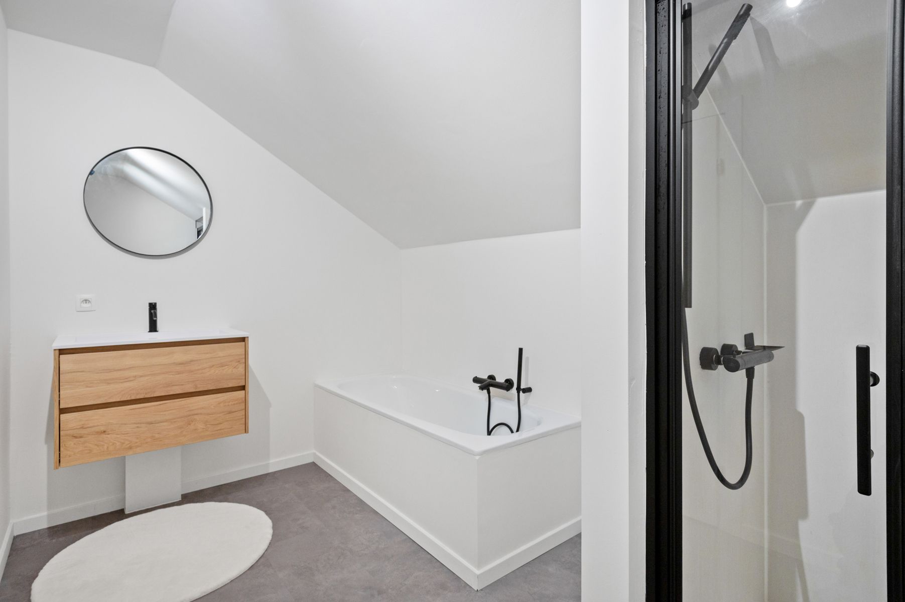 Instapklare volledig vernieuwbouwde villa met praktijkruimte foto 19