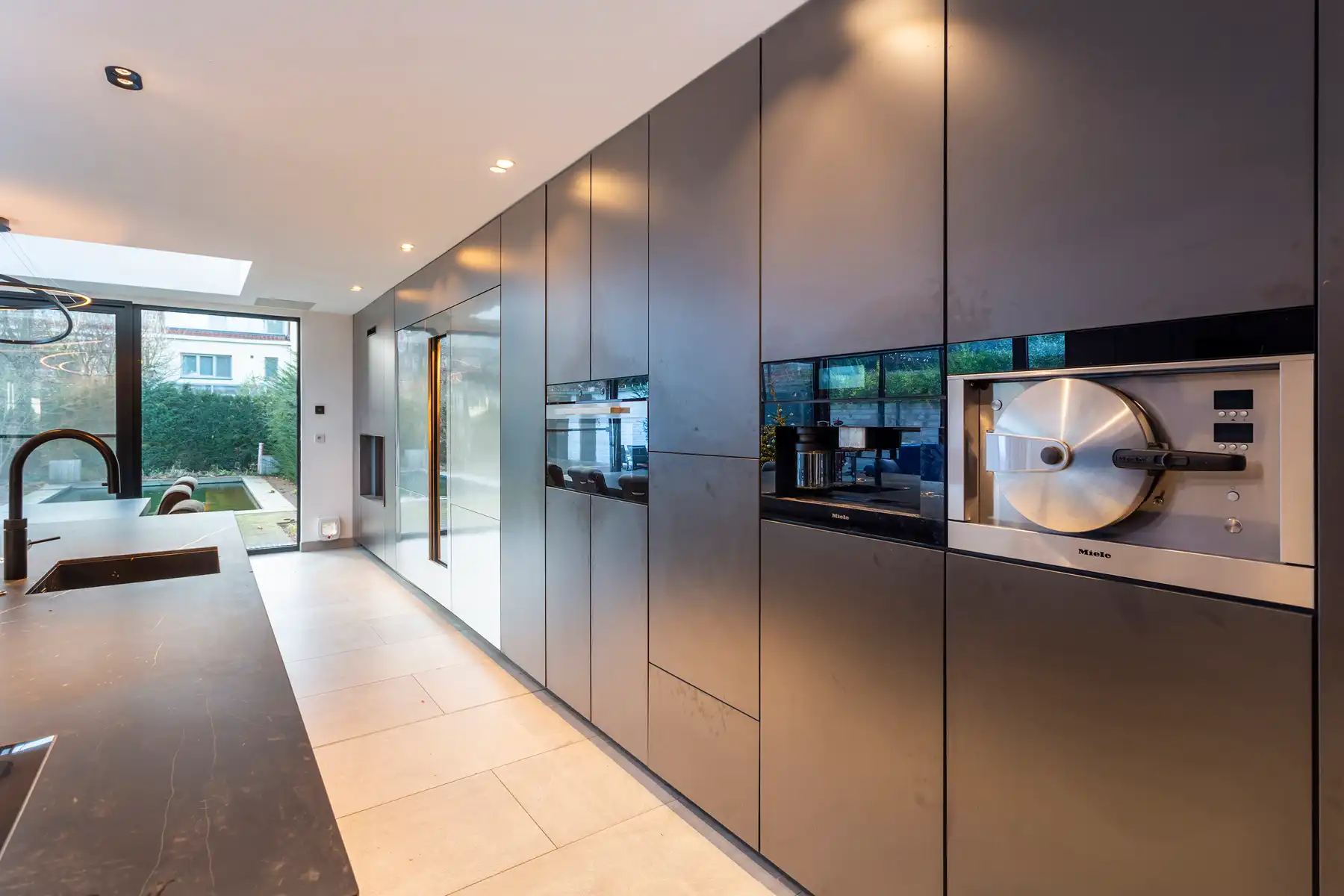 Luxueuze halfopen villa met zwembad in Elsdonckwijk foto 3