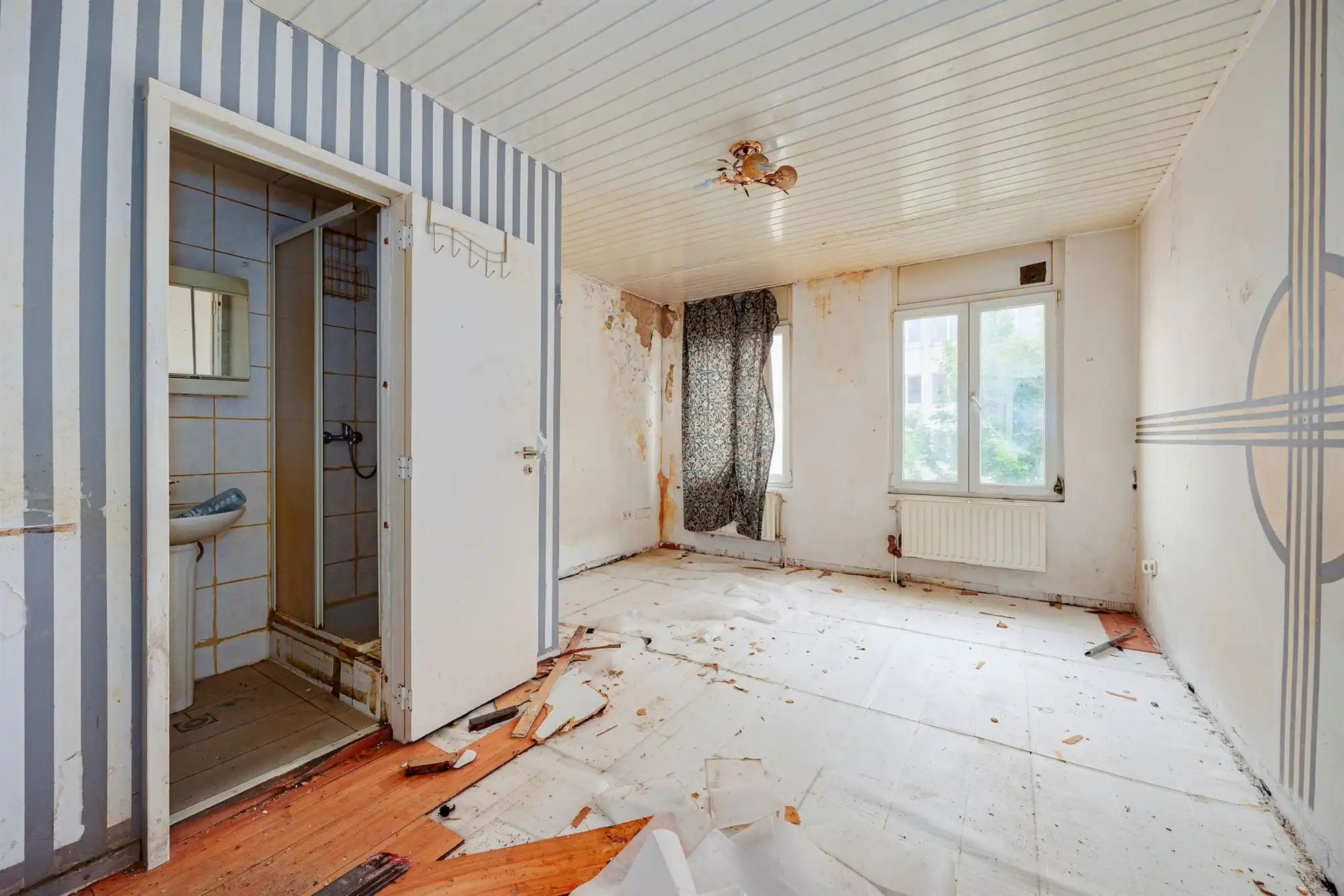Handelshuis met gerenoveerde handelsruimte en renovatiepotentieel foto 6