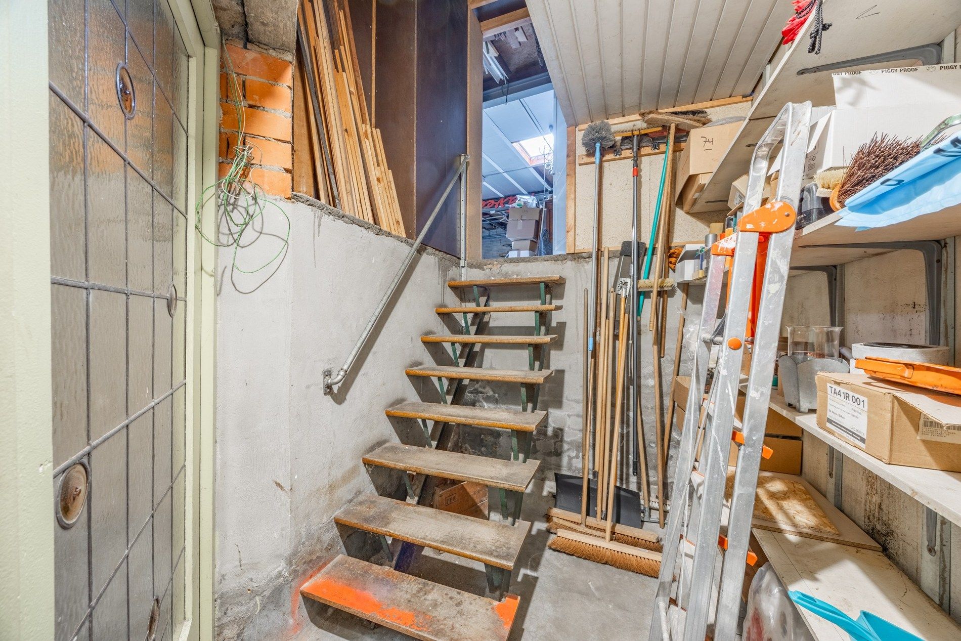 CENTRAAL GELEGEN COMMERCIEEL HANDELSPAND foto 27