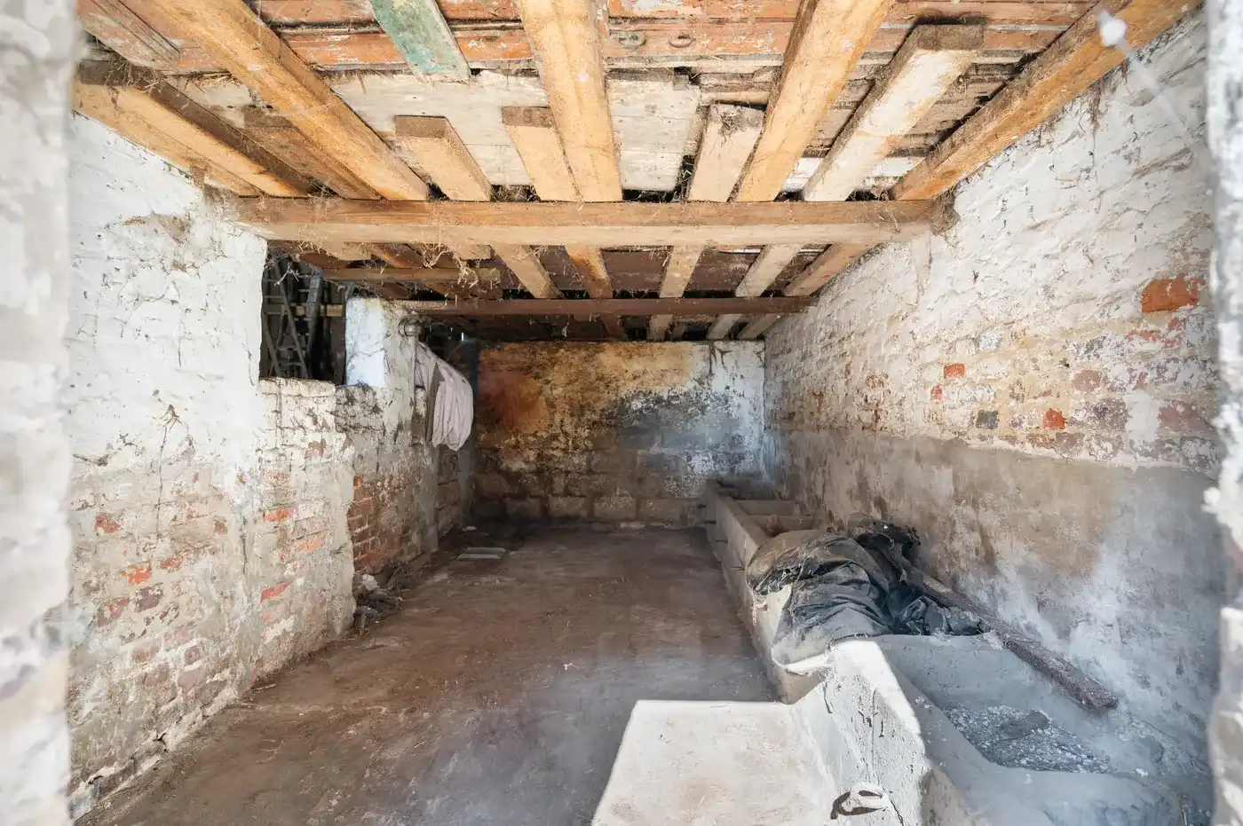 Charmante renovatiewoning met grote tuin en garage op royaal perceel foto 22