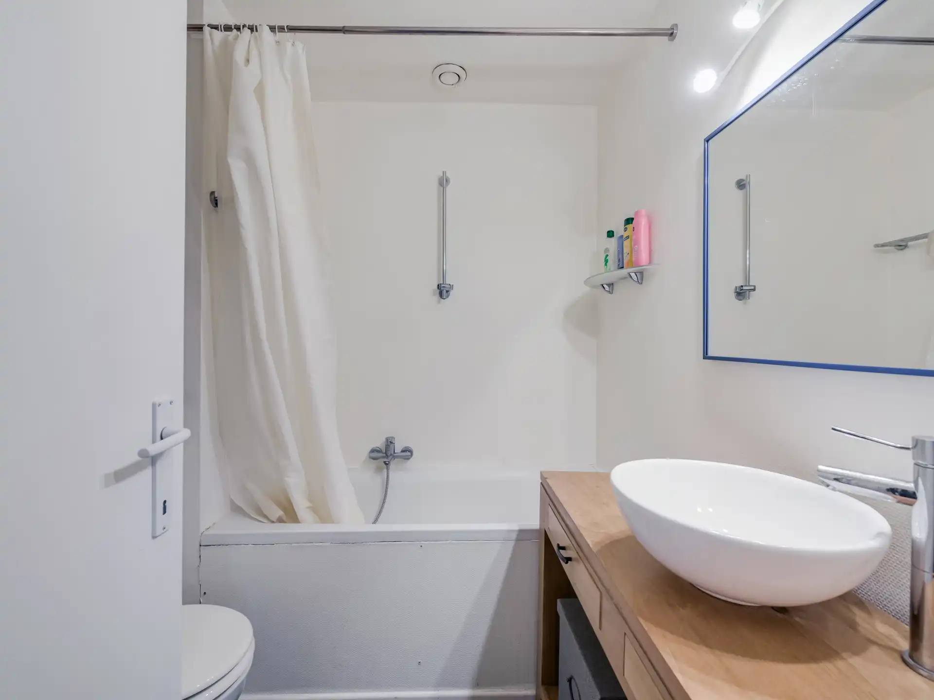 Gemeubelde studio op toplocatie in hartje stad! foto 19