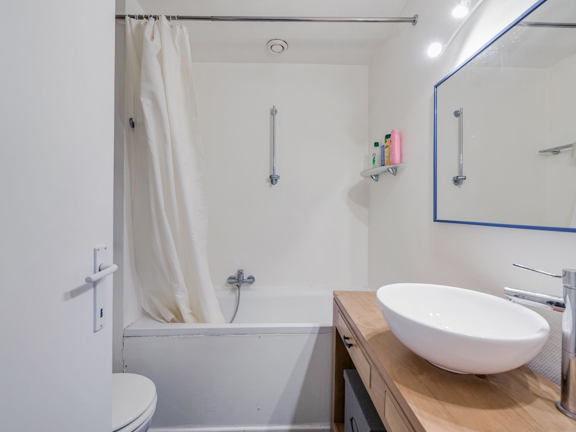 Gemeubelde studio op toplocatie in hartje stad! foto 19