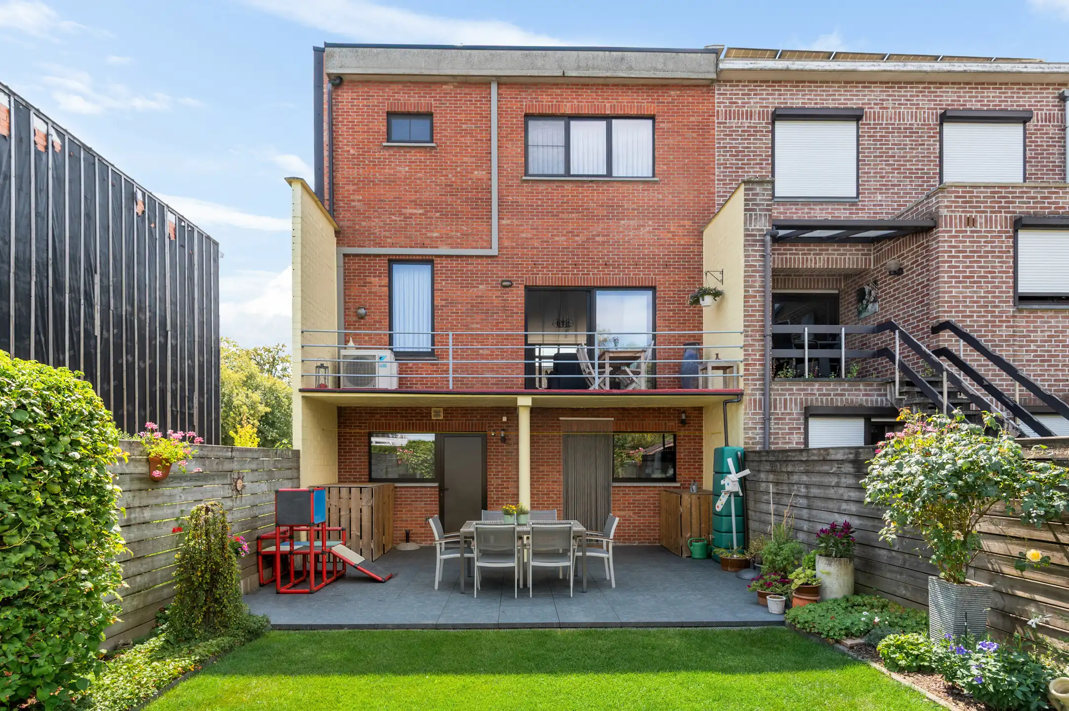 Bel-etage met 3 SLPK, dubbele garage en tuin foto 3