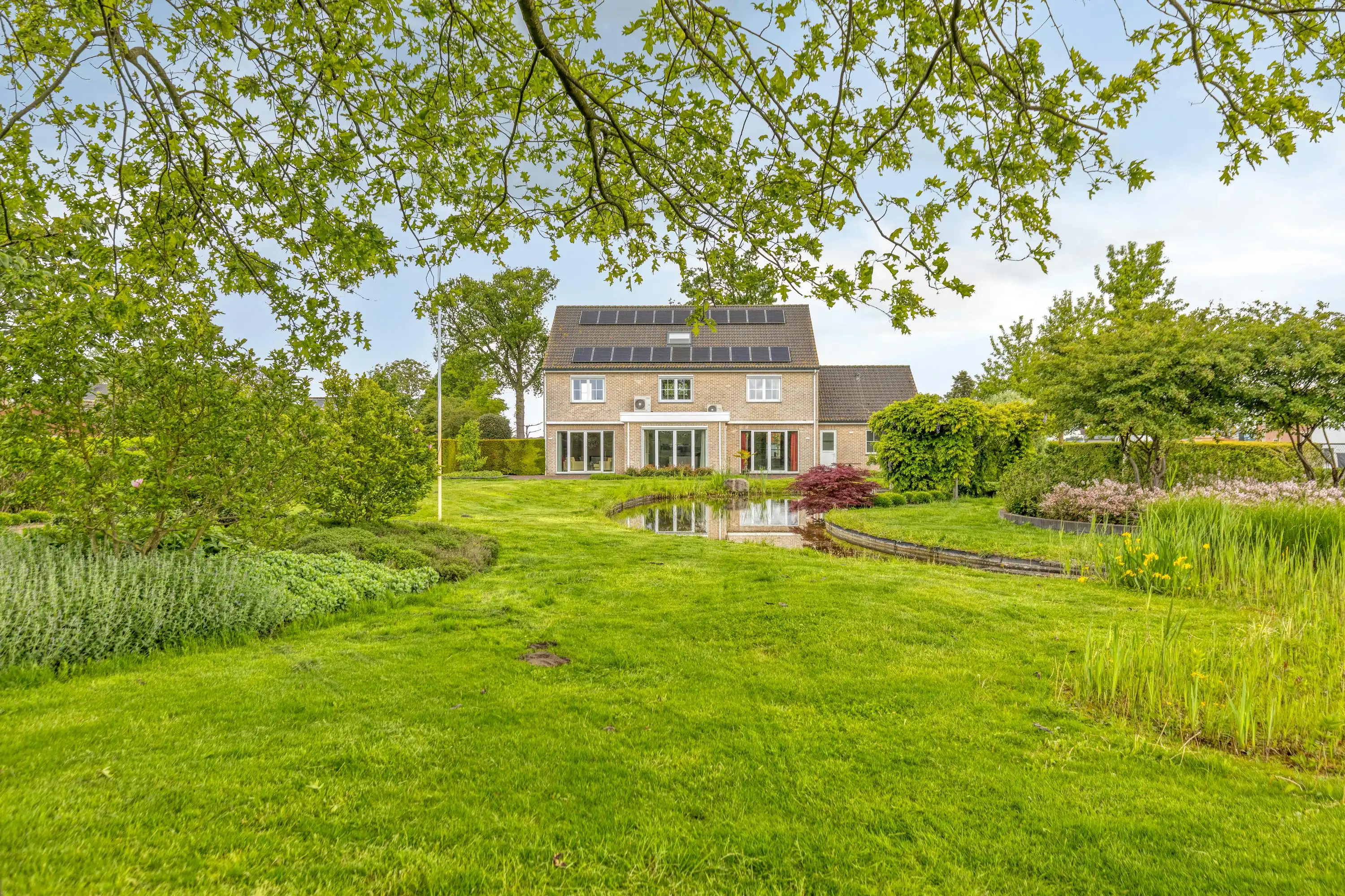 Grote villa met prachtige tuin te Essen te koop foto 3