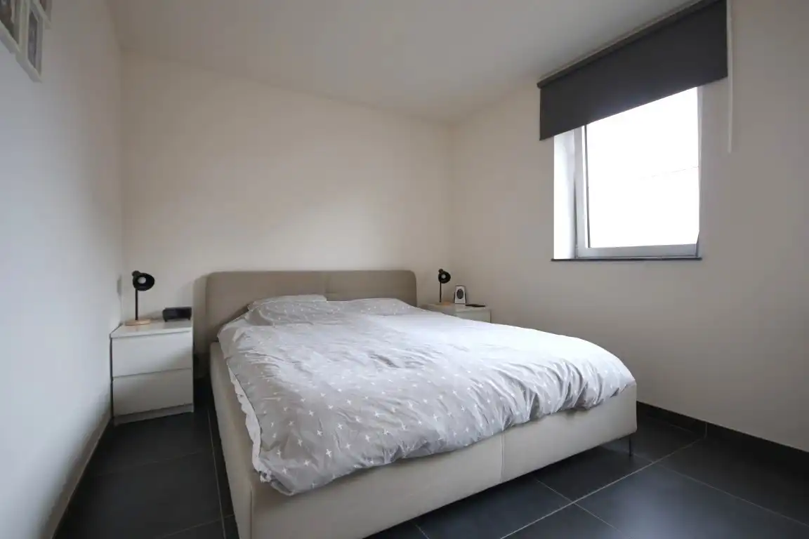 Rustig gelegen duplex appartement, met garage en extra staanplaats op wandelafstand van het centrum van Sint-Truiden. foto 5