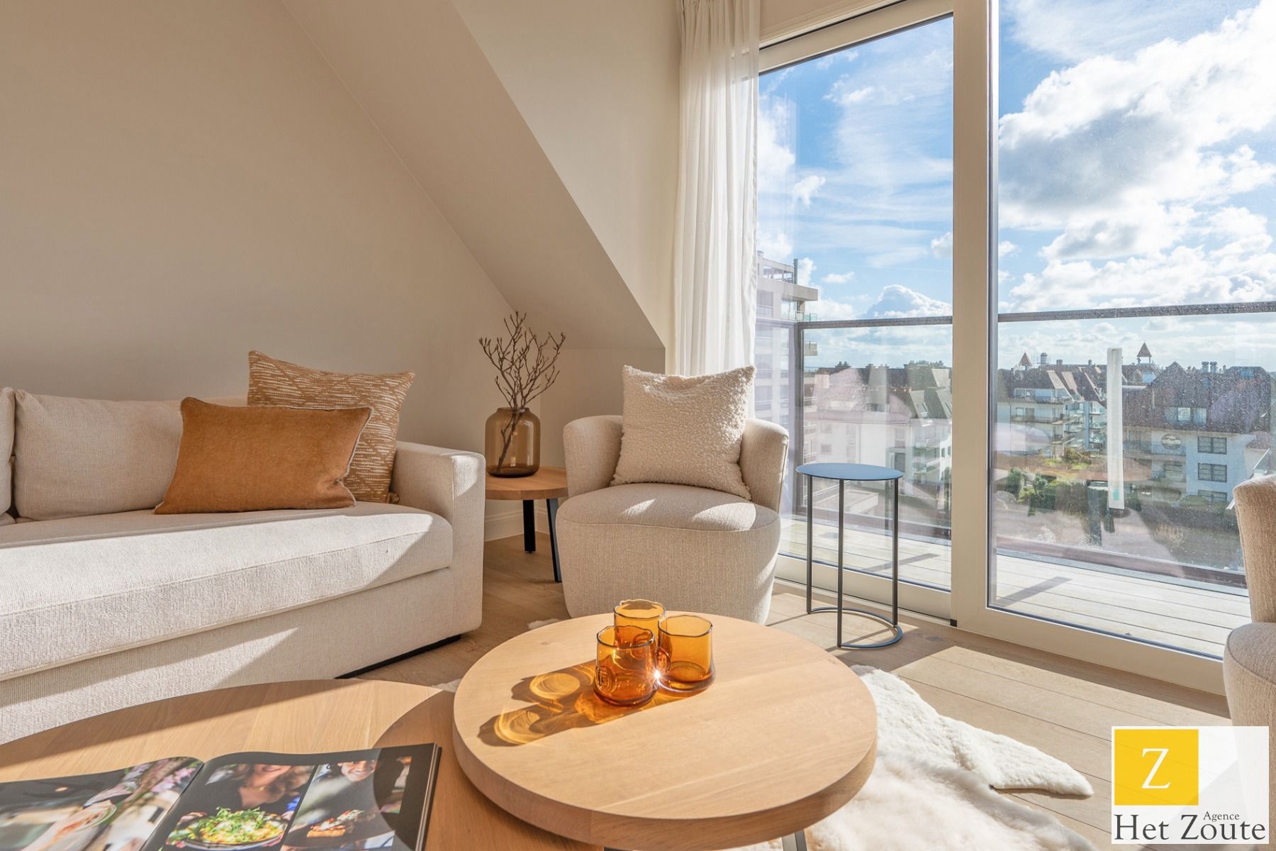 Nieuwbouw penthouse met terras - zicht op approach en zee foto 2