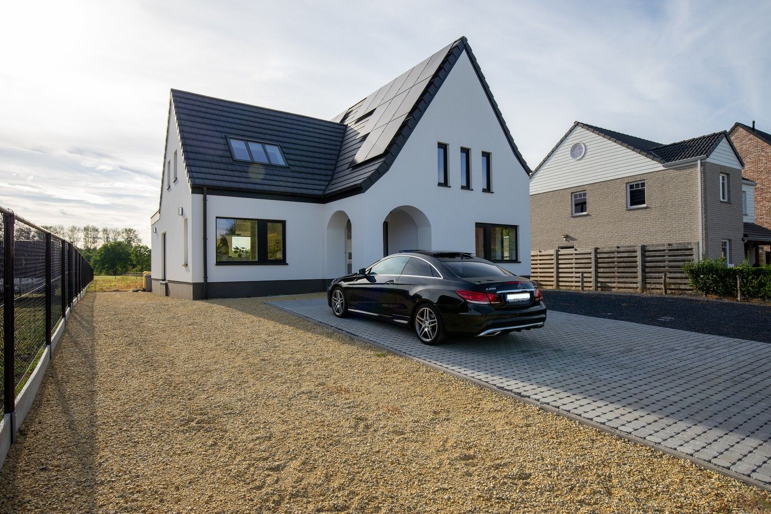 Exclusieve vernieuwbouwvilla met 5 slaapkamers en ruime tuin in Ramsel foto {{pictureIndex}}