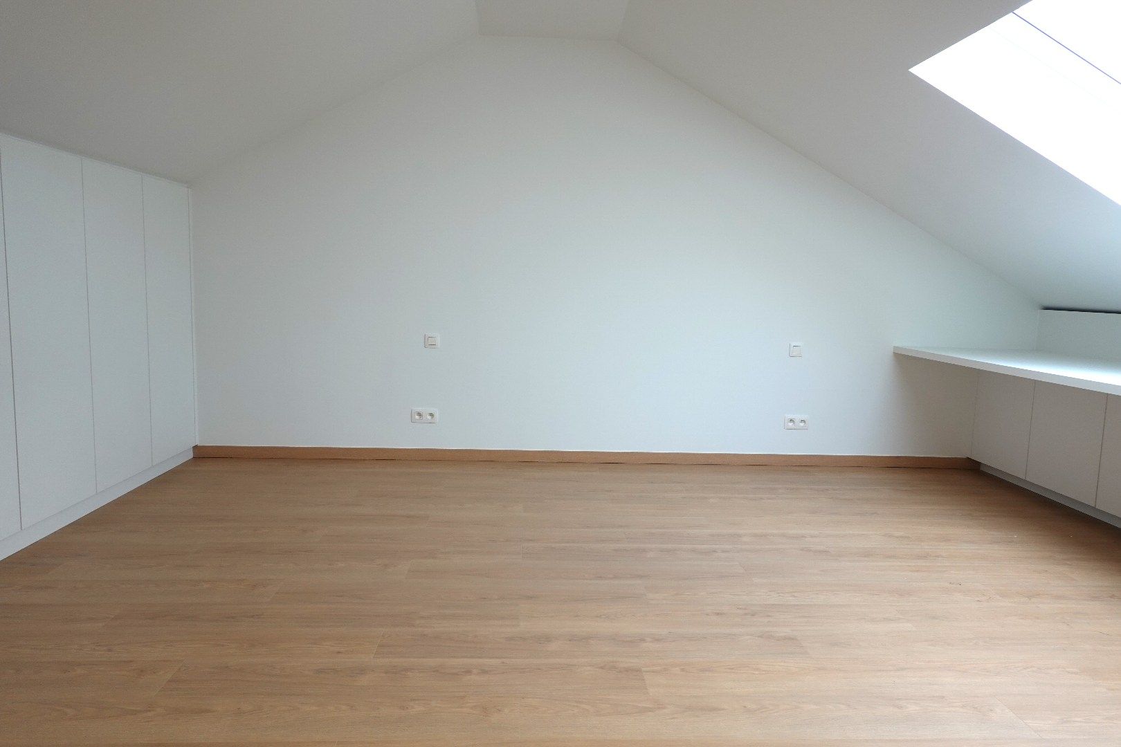 Uniek 3-slaapkamerappartement in het voormalige gemeentehuis van Vleteren foto 3