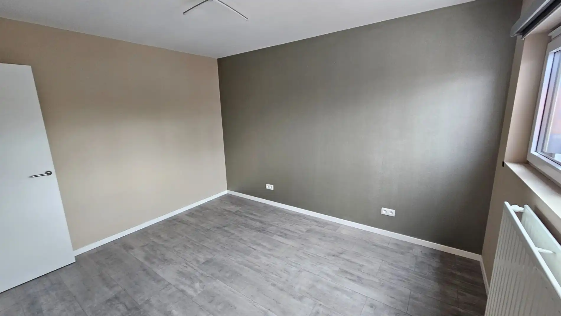 Uiterst ruime woning met 3 grote slk, garage en tuintje in centrum Berlare foto 17