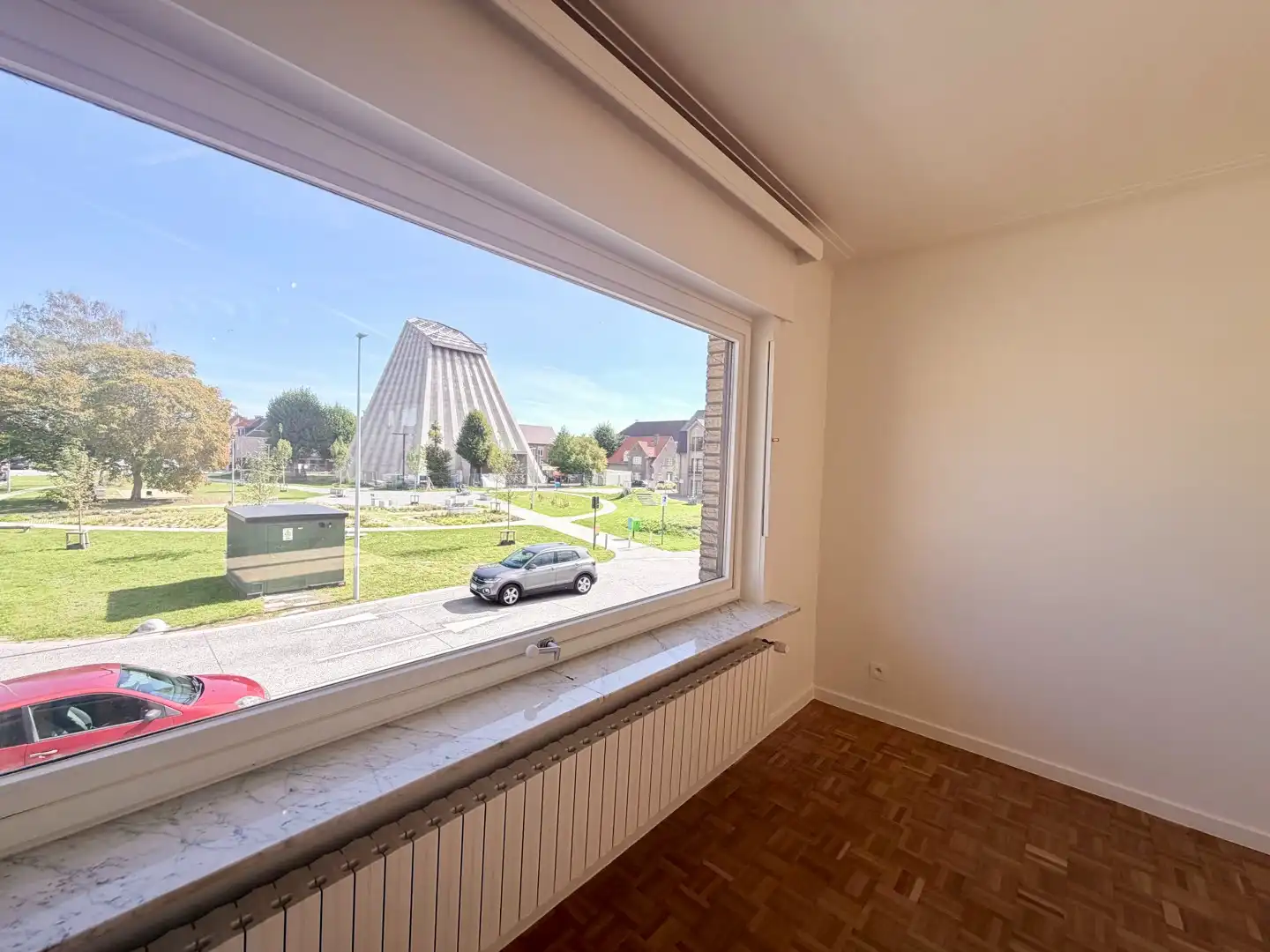 Volledig gerenoveerd pareltje met prachtig zicht op het pleintje! foto 6