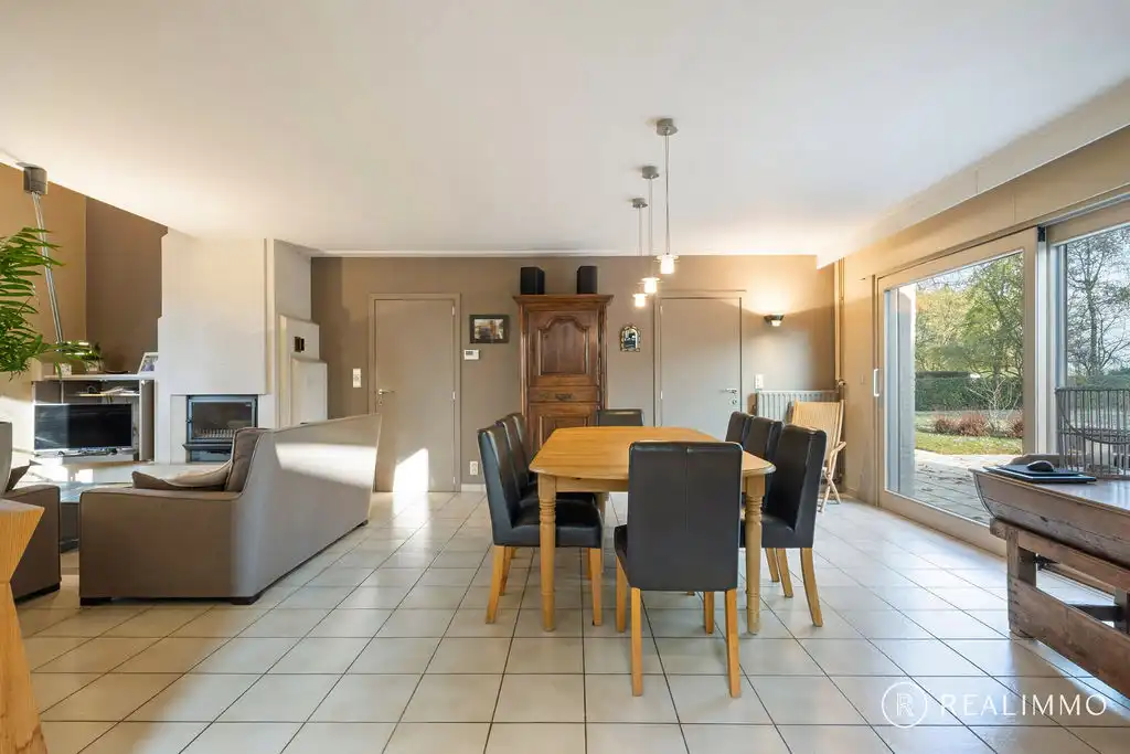 Ruime villa met 4 slaapkamers op ruim perceel met prachtige ligging! foto 7