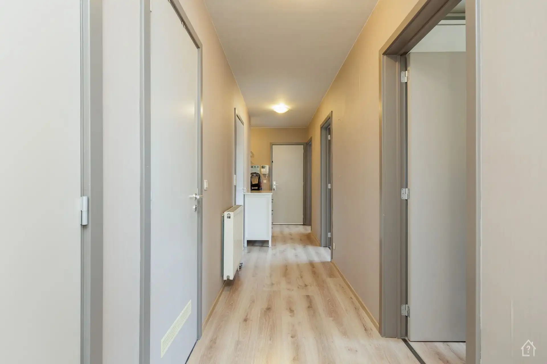 Strak 3 Slaapkamer Appartement met parkeerplaats foto 2
