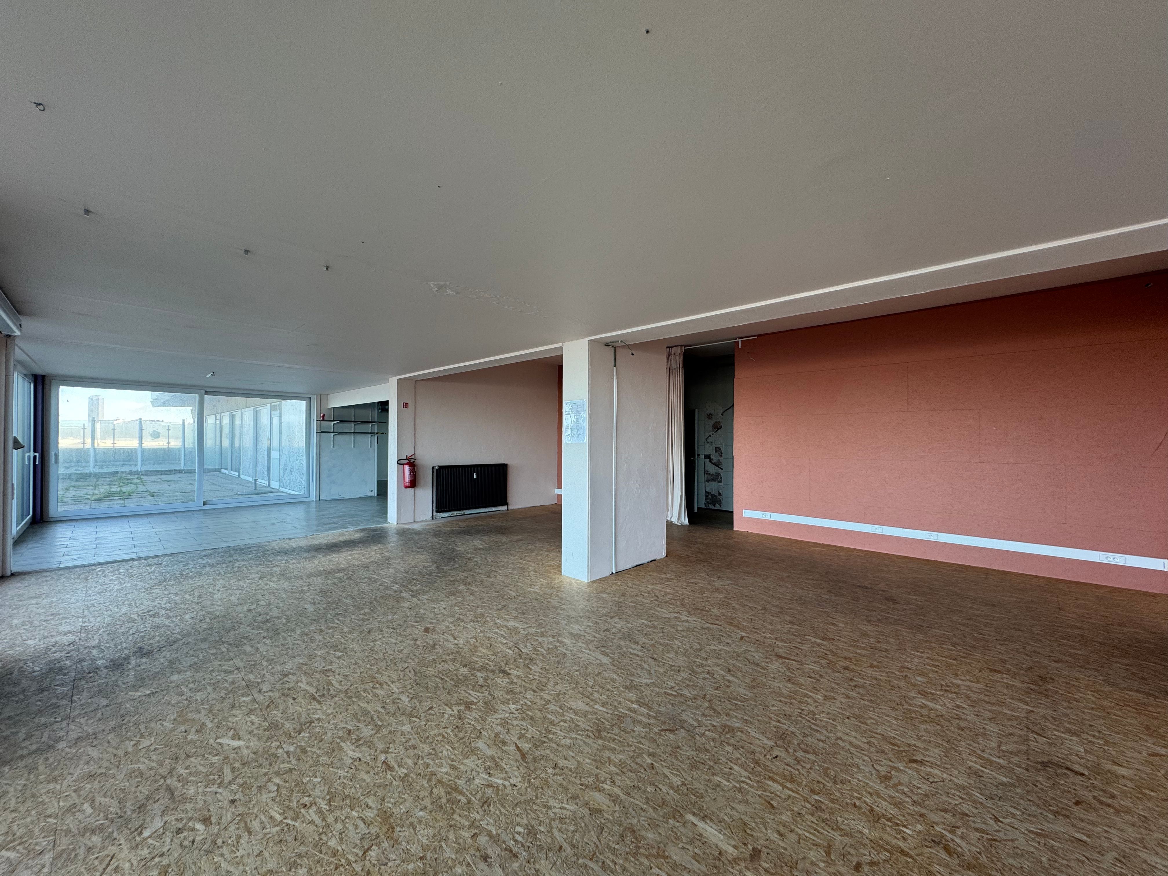 Handelsgelijkvloers 150m² Zeedijk foto 4
