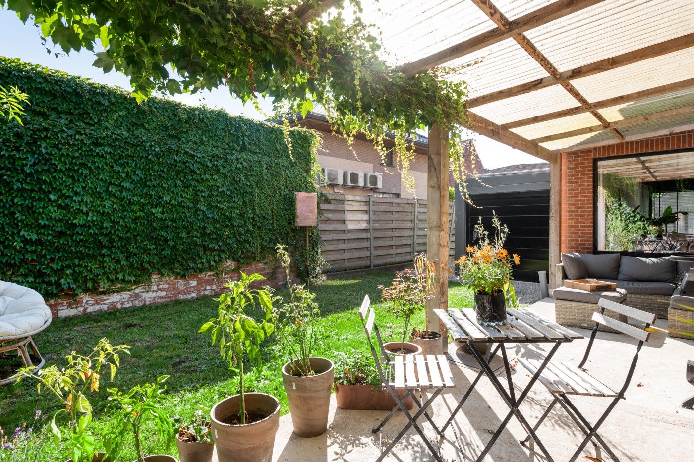 Hippe, vrijstaande woning met 2 grote slpk., garage en tuin foto 26