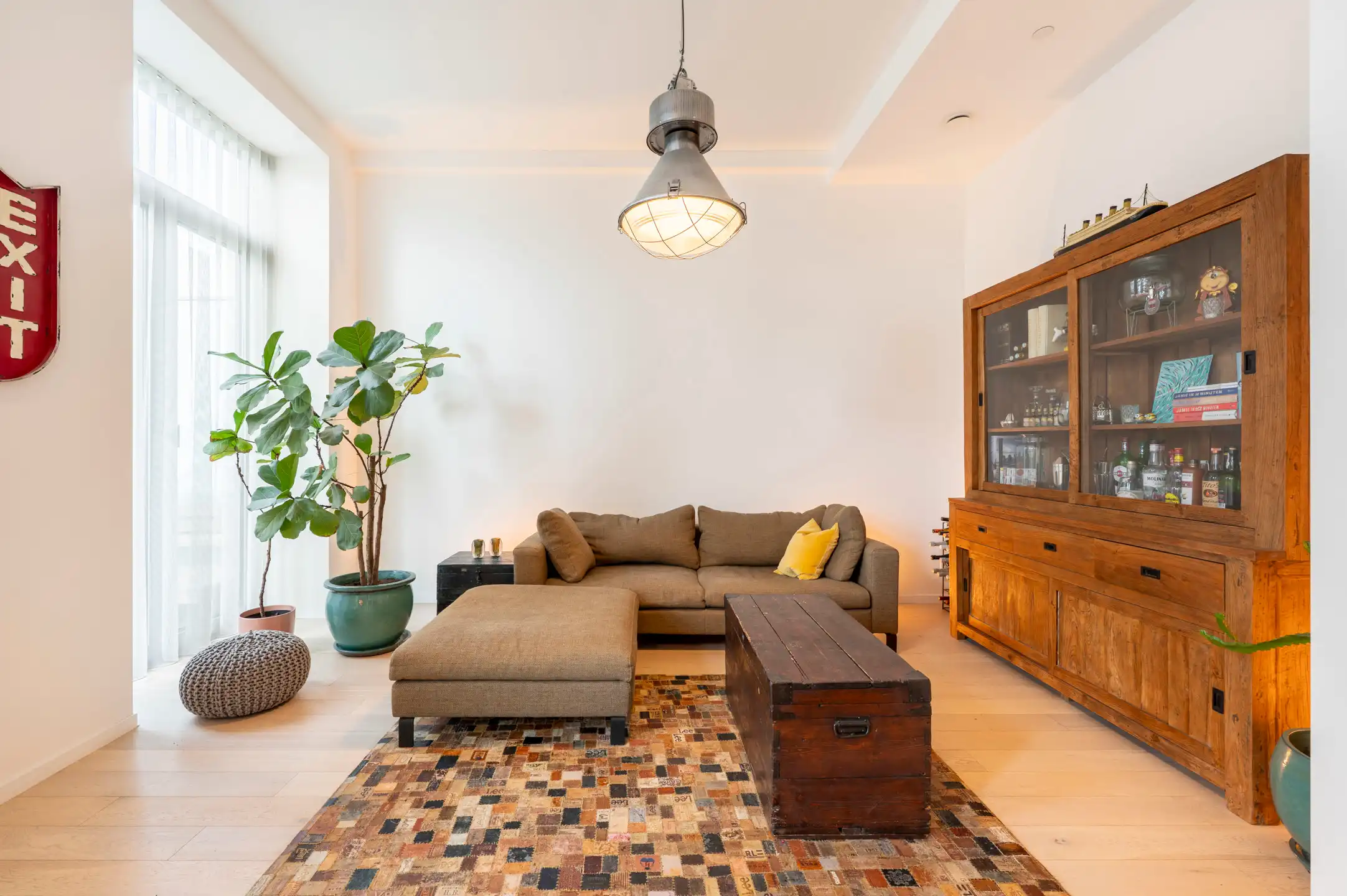 ANTWERPEN-ZUID. Huis met hoge plafonds en mooie lichtinval! foto {{pictureIndex}}